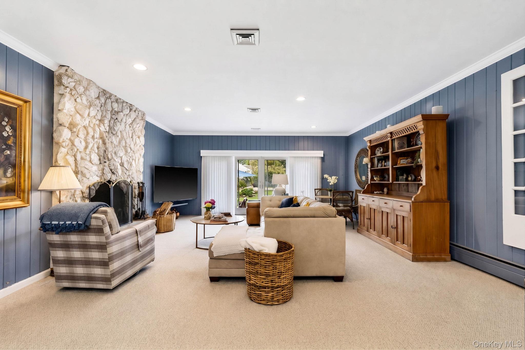 312 Riverside Drive Property Photo 12