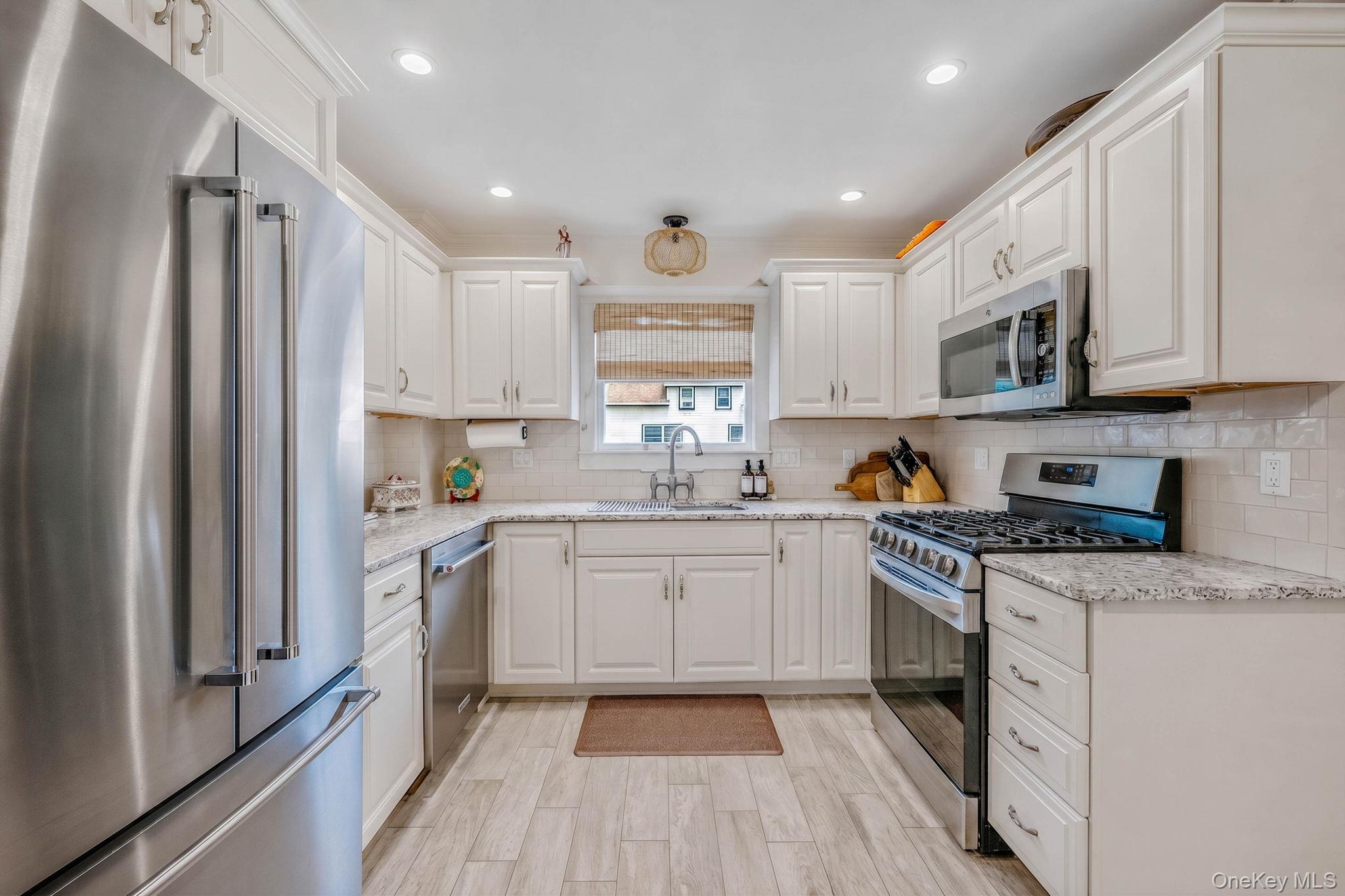 312 Riverside Drive Property Photo 16
