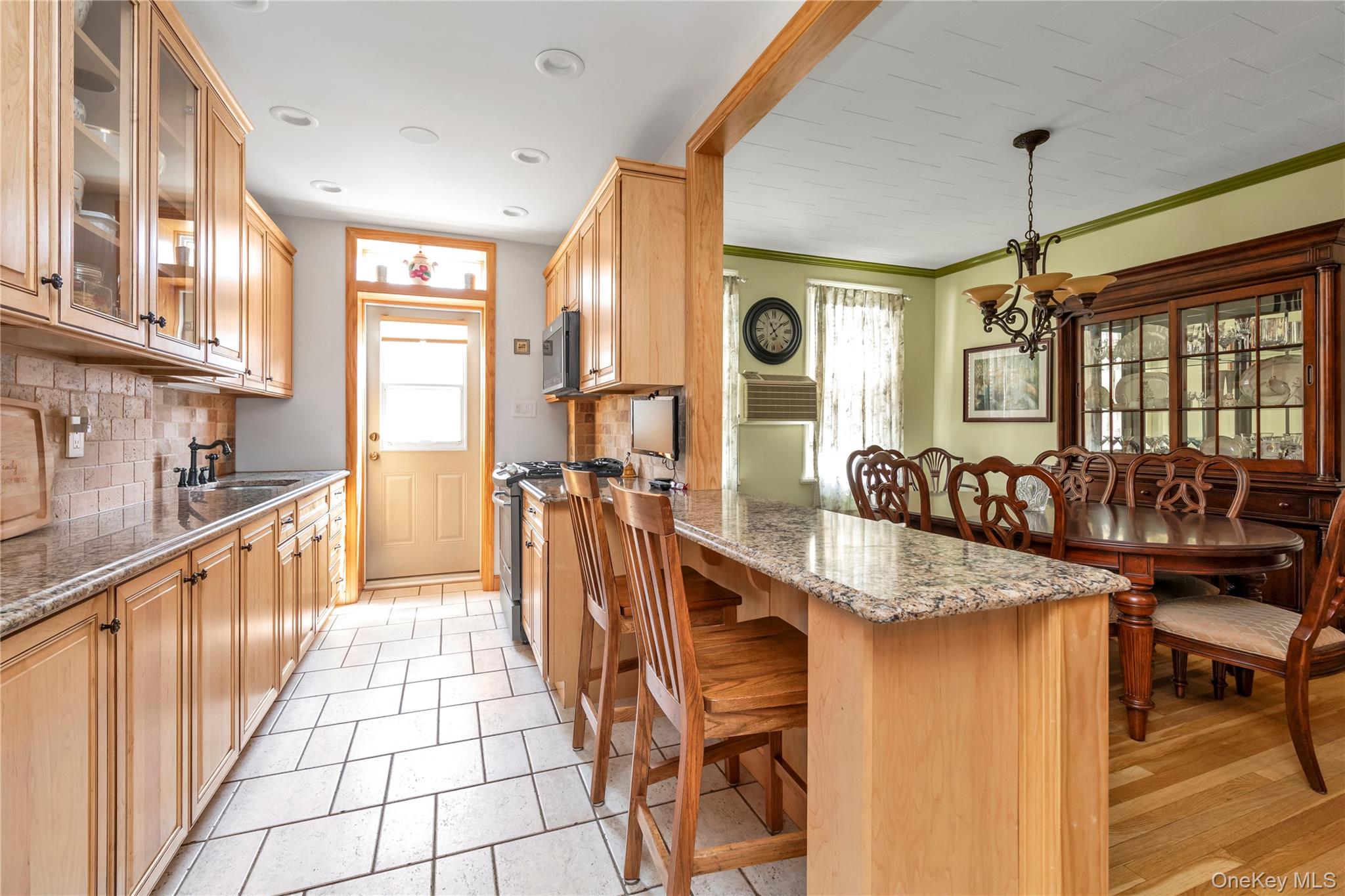 71-27 68th Street Property Photo 3