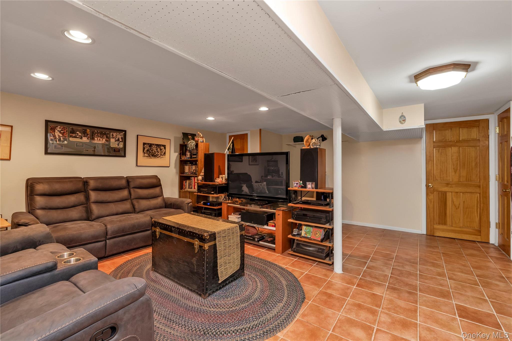 71-27 68th Street Property Photo 18