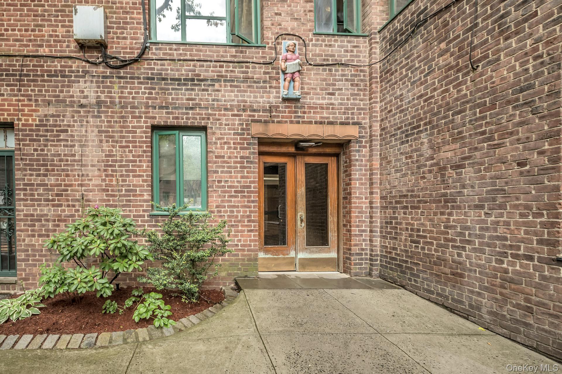 1579 Metropolitan Avenue 3b Property Photo 2