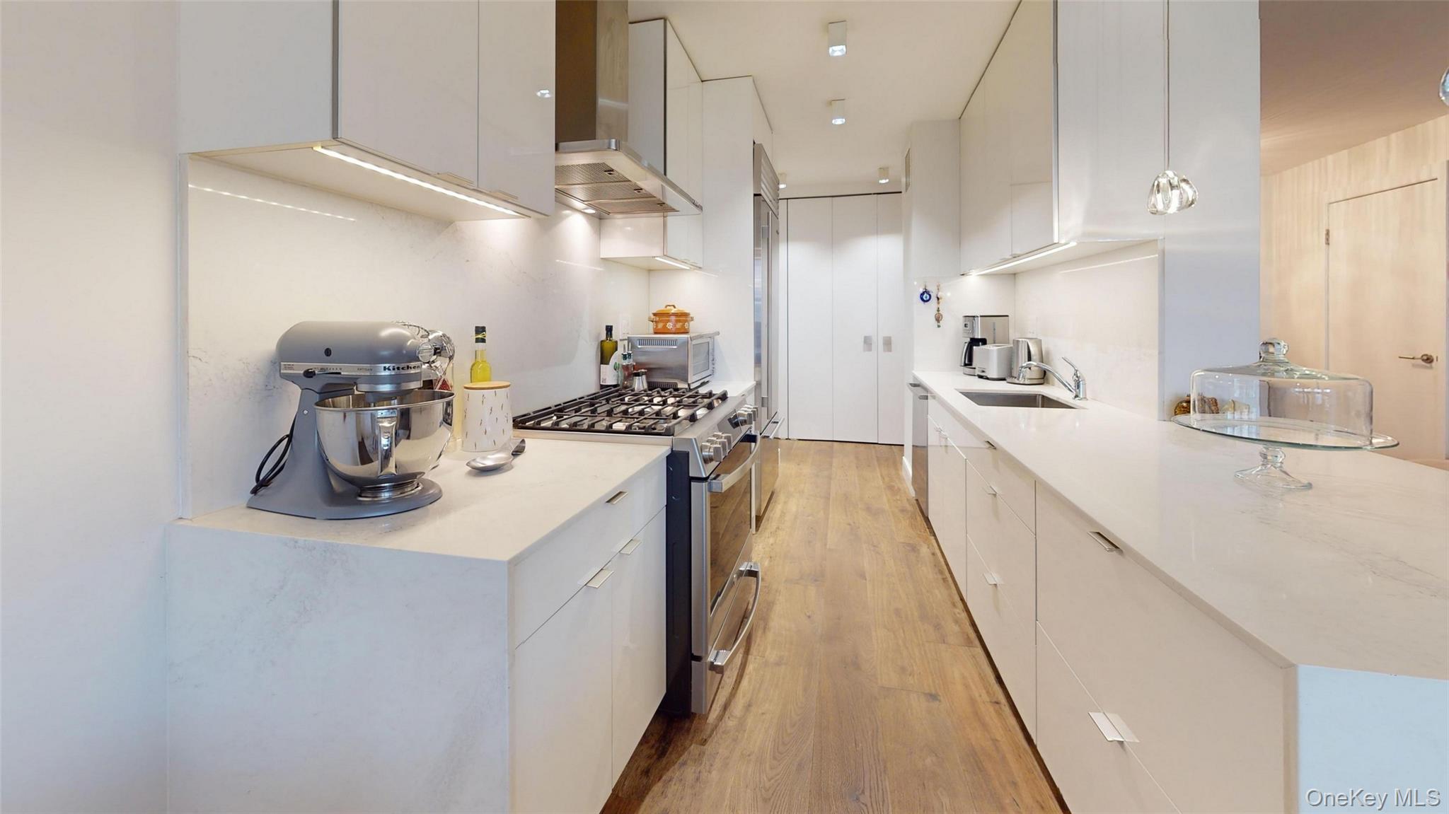 1805 215th Street 2g Property Photo 8