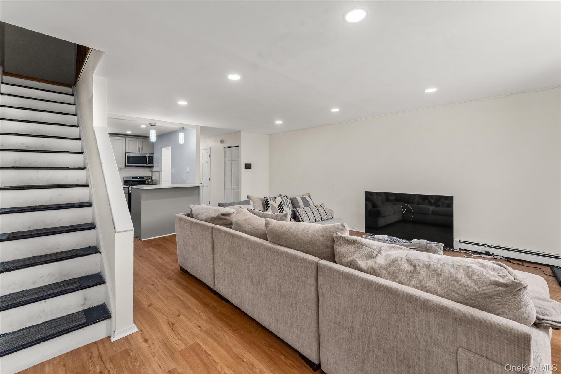 534 Warwick Street Property Photo 2