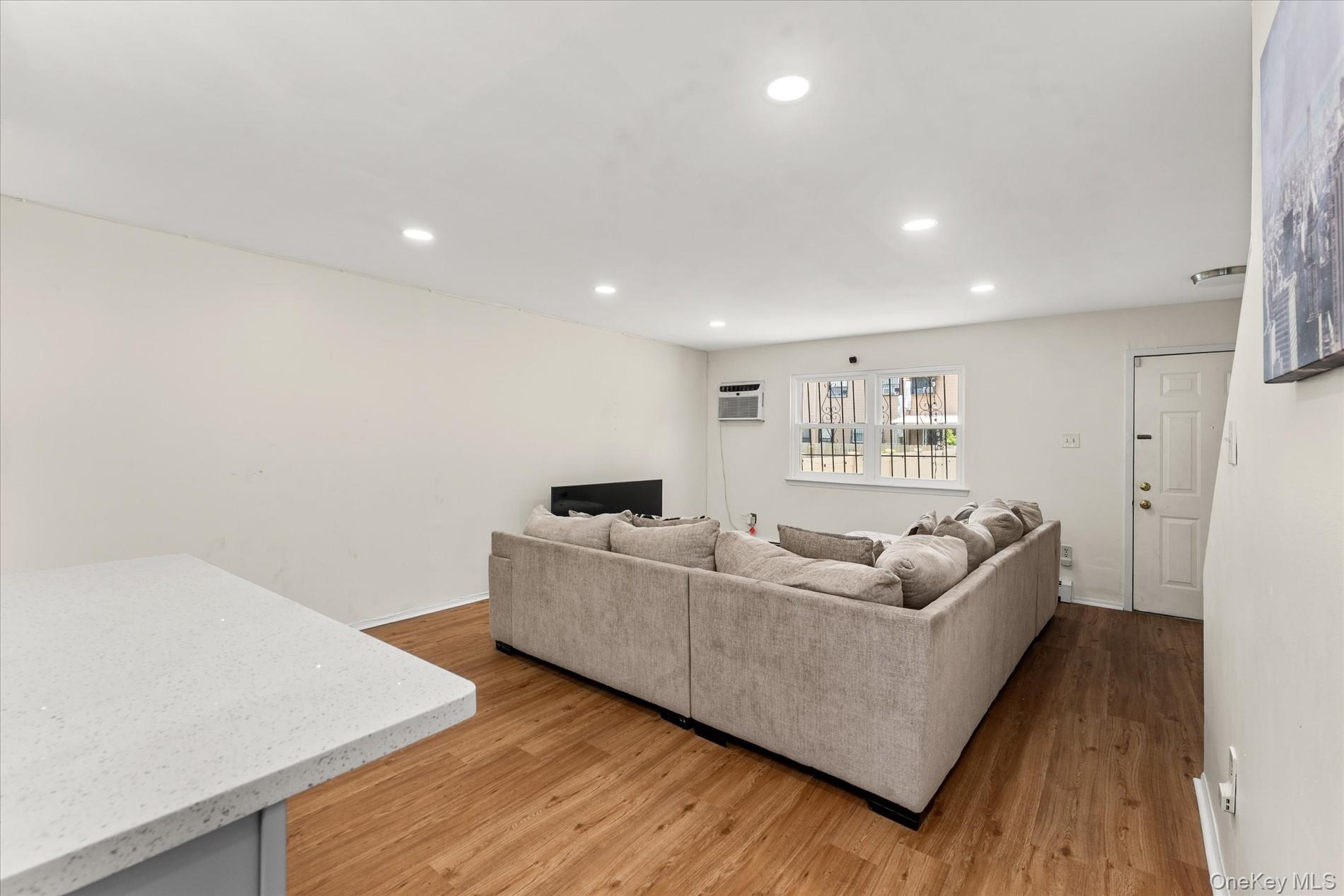 534 Warwick Street Property Photo 4