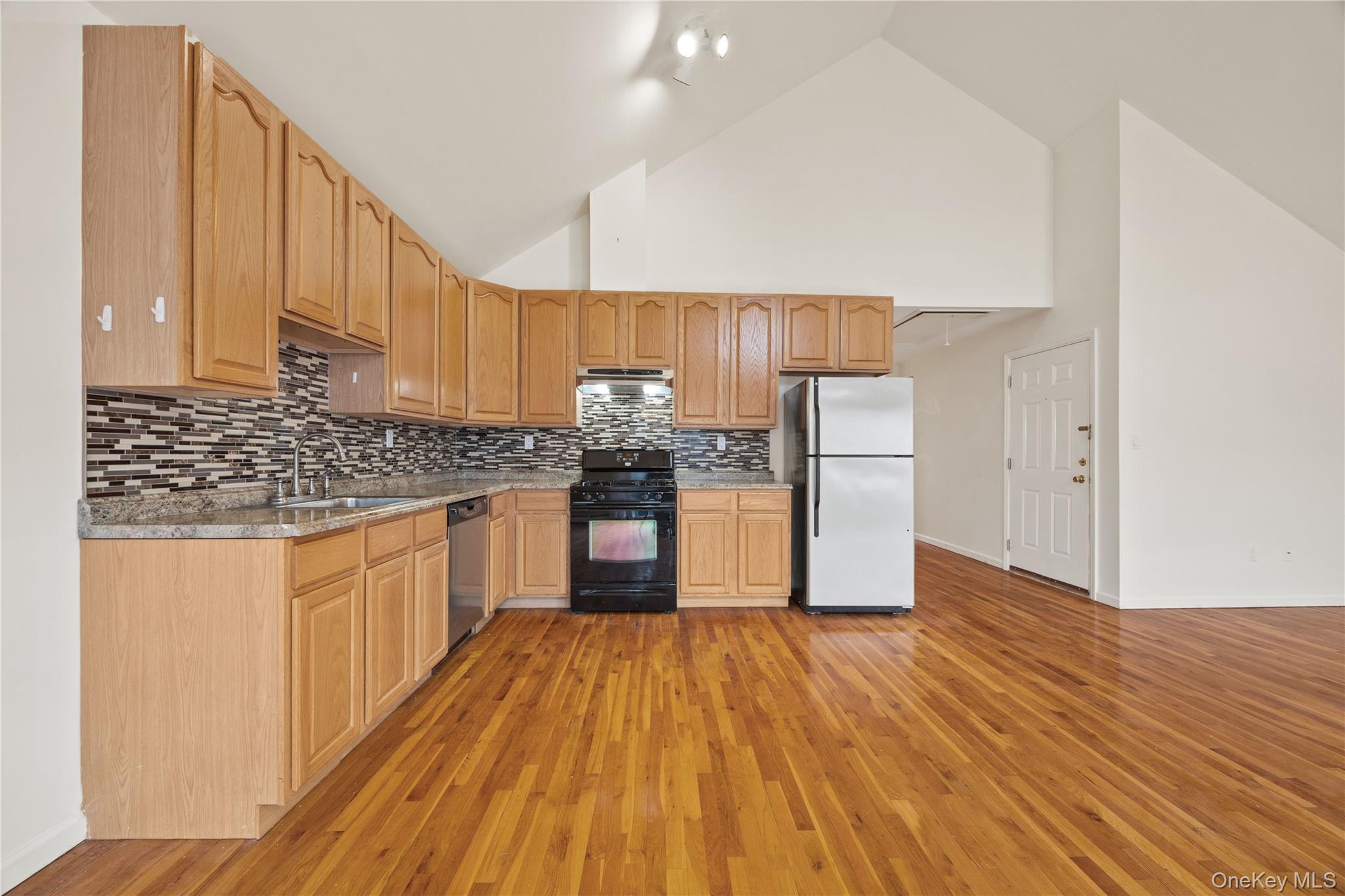 10 Pennyfield Avenue 5c Property Photo 8