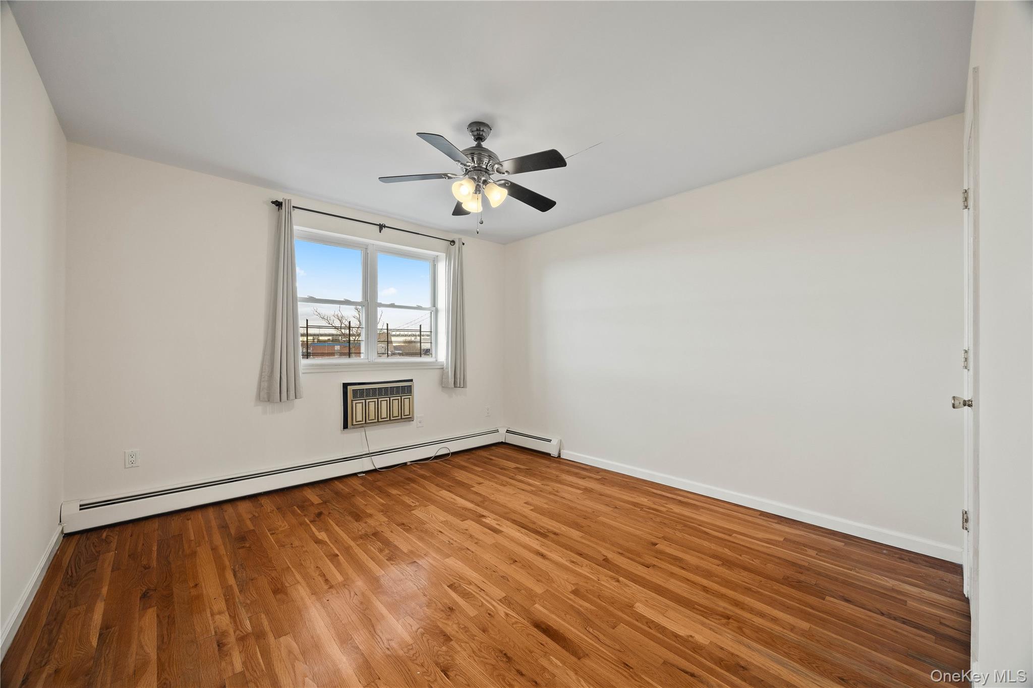 10 Pennyfield Avenue 5c Property Photo 14