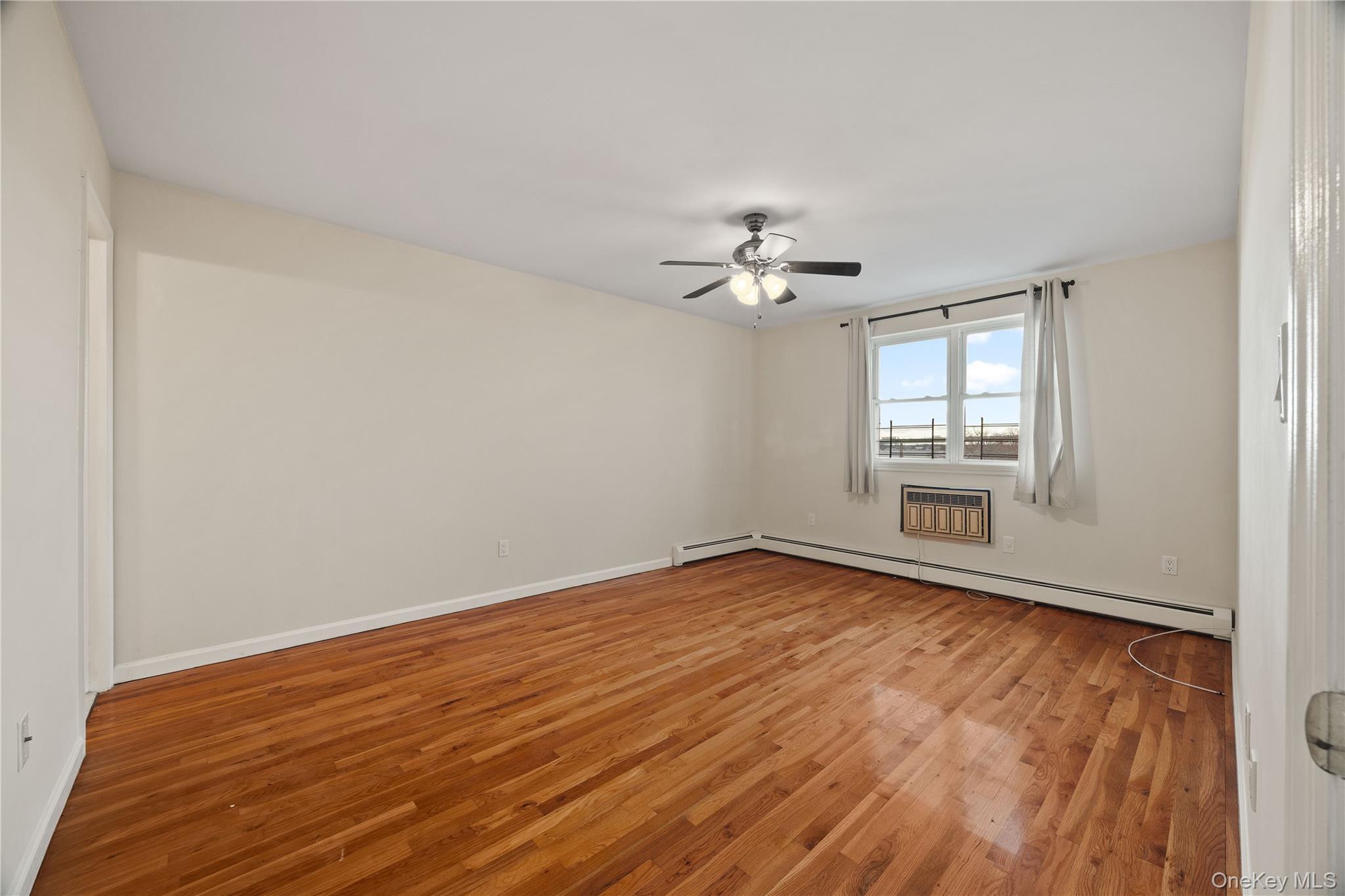 10 Pennyfield Avenue 5c Property Photo 16