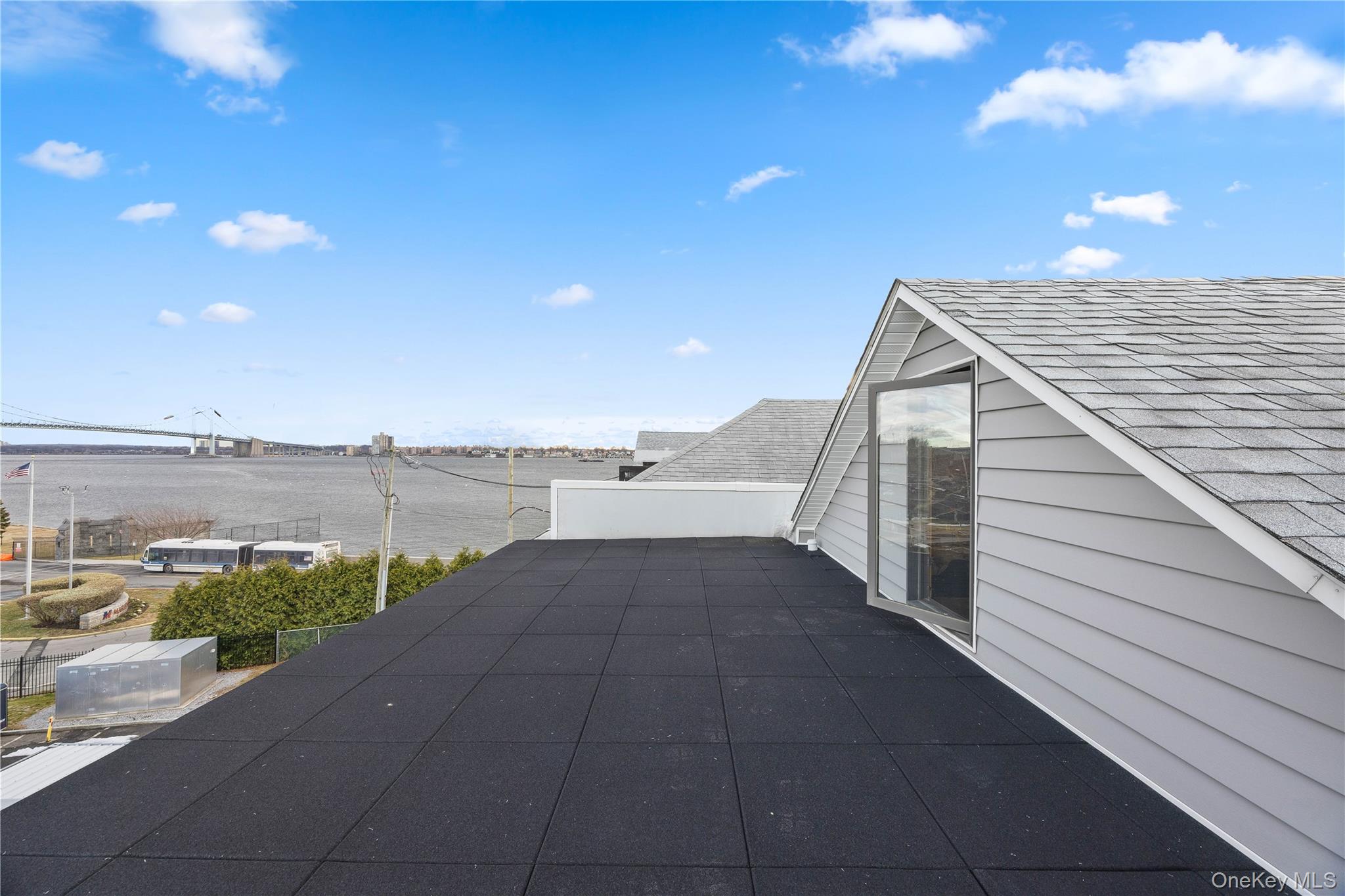 10 Pennyfield Avenue 5c Property Photo 25