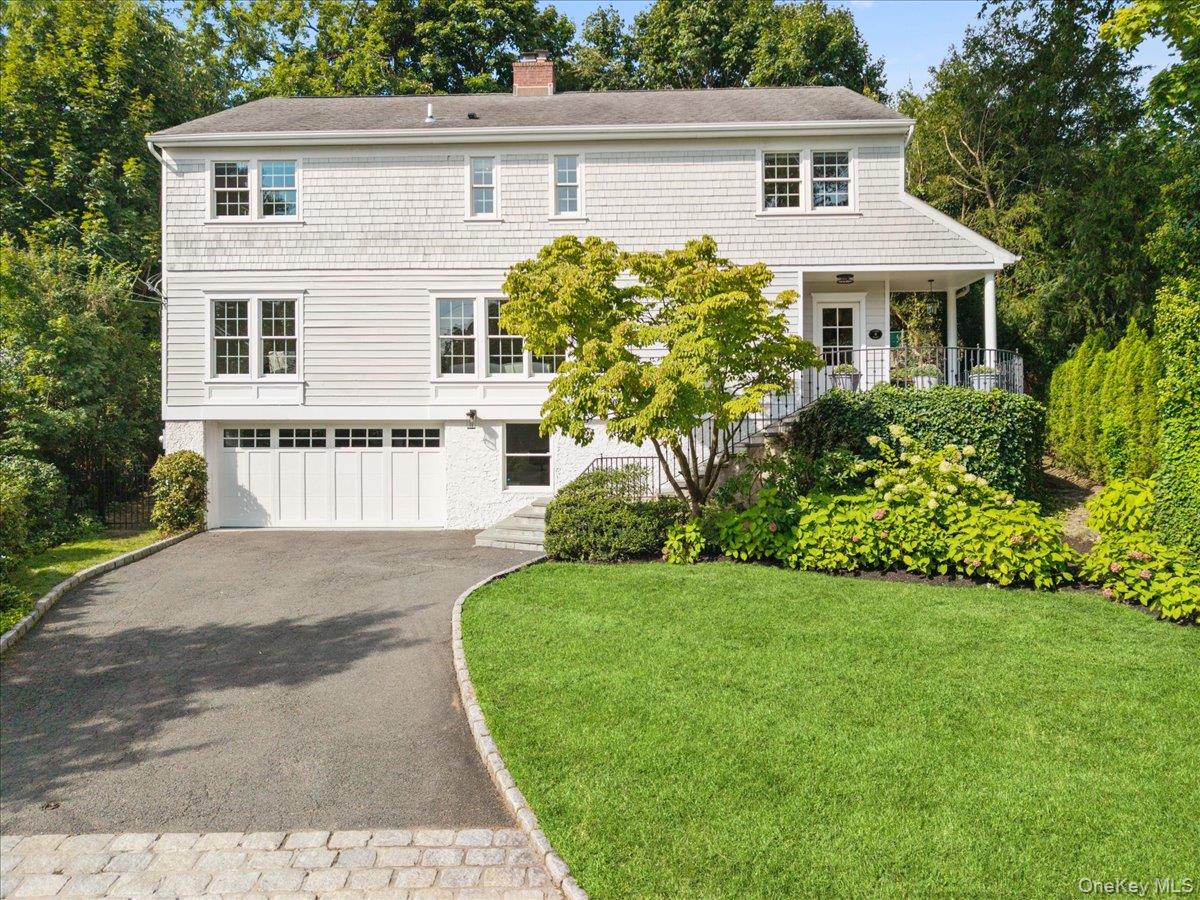 8 Lyons Place Property Photo 2