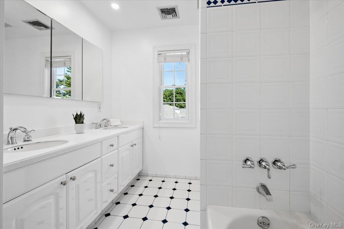 8 Lyons Place Property Photo 23