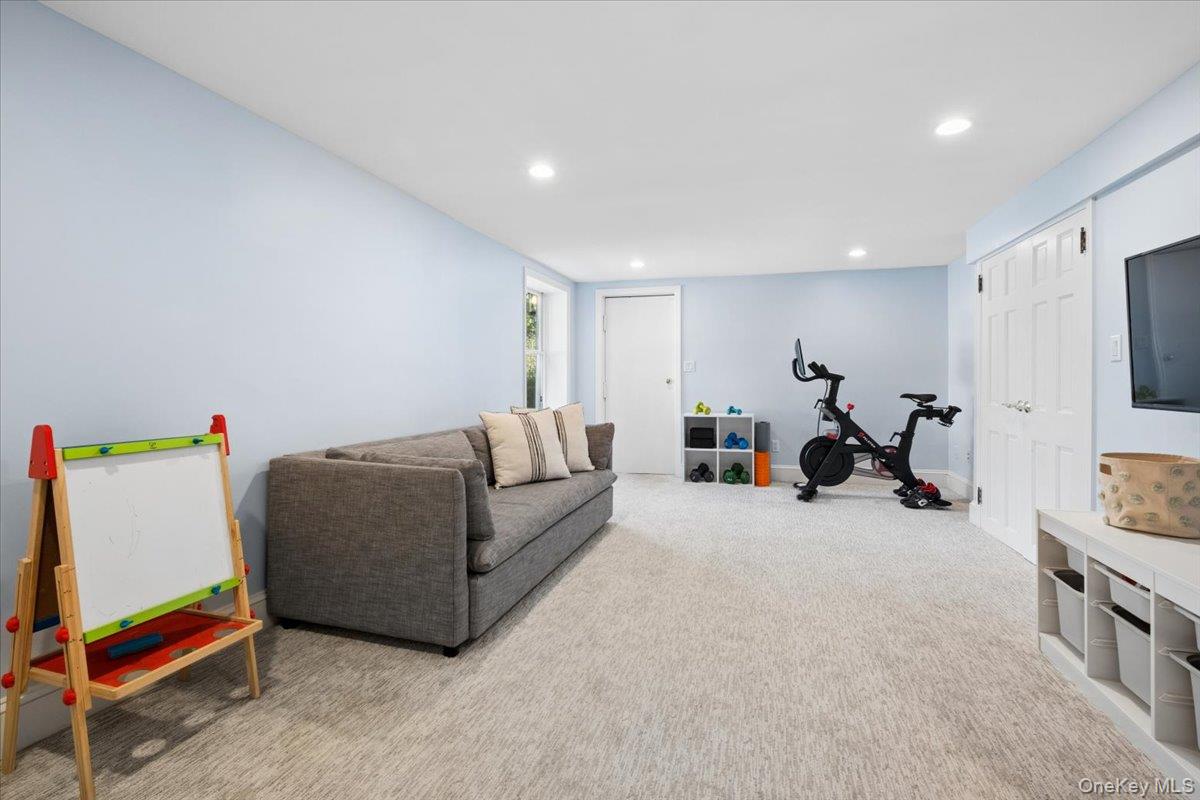 8 Lyons Place Property Photo 28