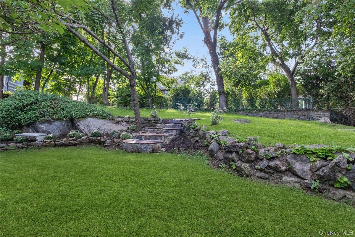 8 Lyons Place Property Photo 32