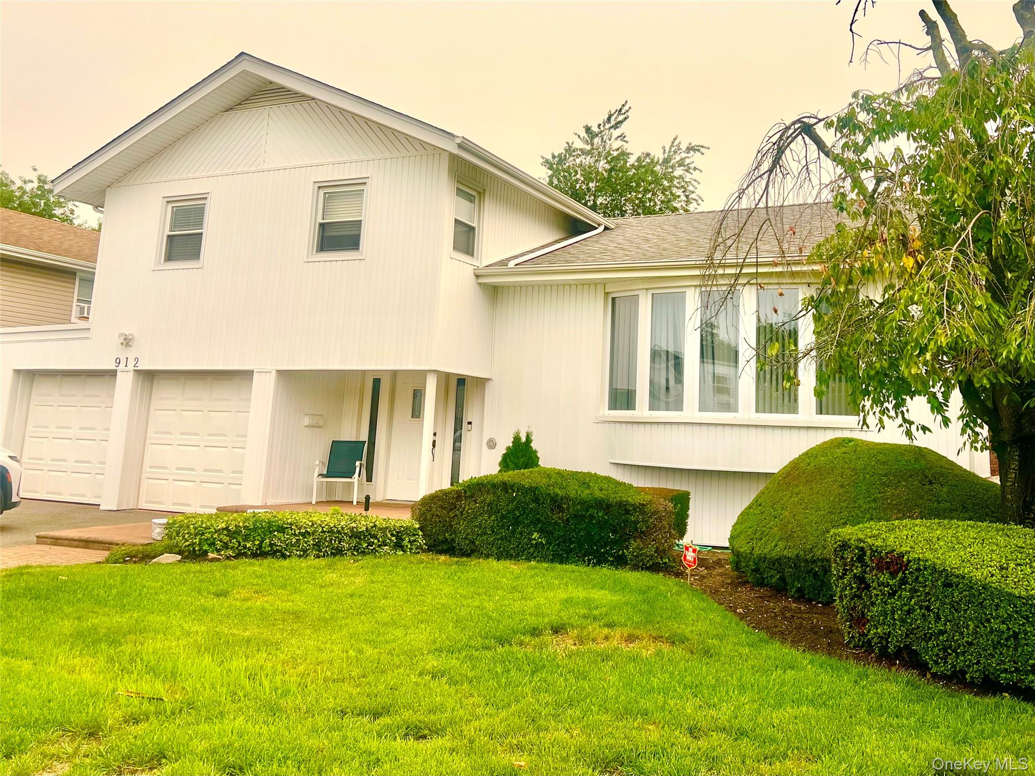 912 Whitehall Drive Property Photo 1