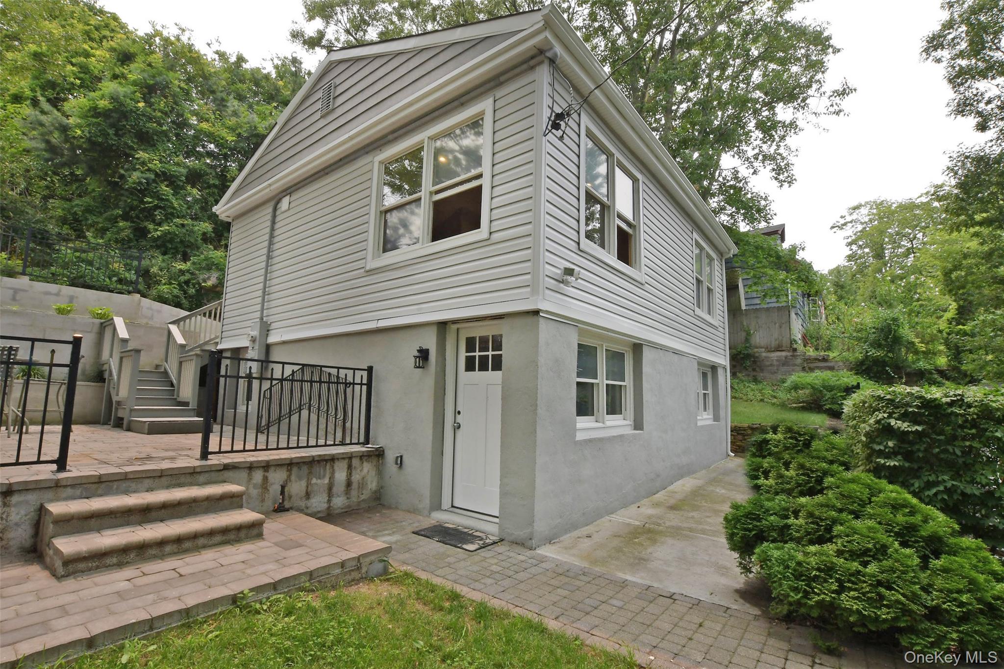 6 Southold Road Property Photo 1