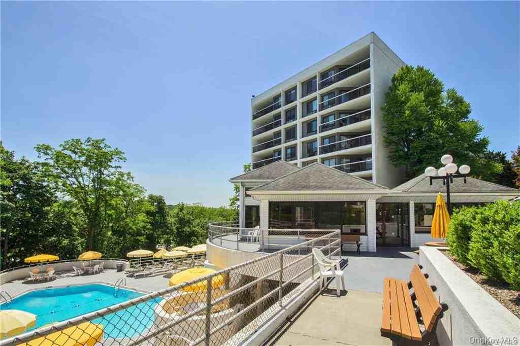 200 High Point Drive Ph 8 Property Photo 16