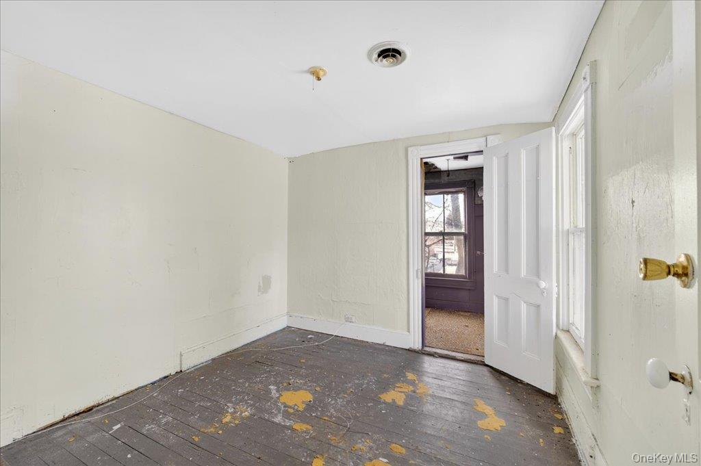 227-229 Linden Avenue Property Photo 16