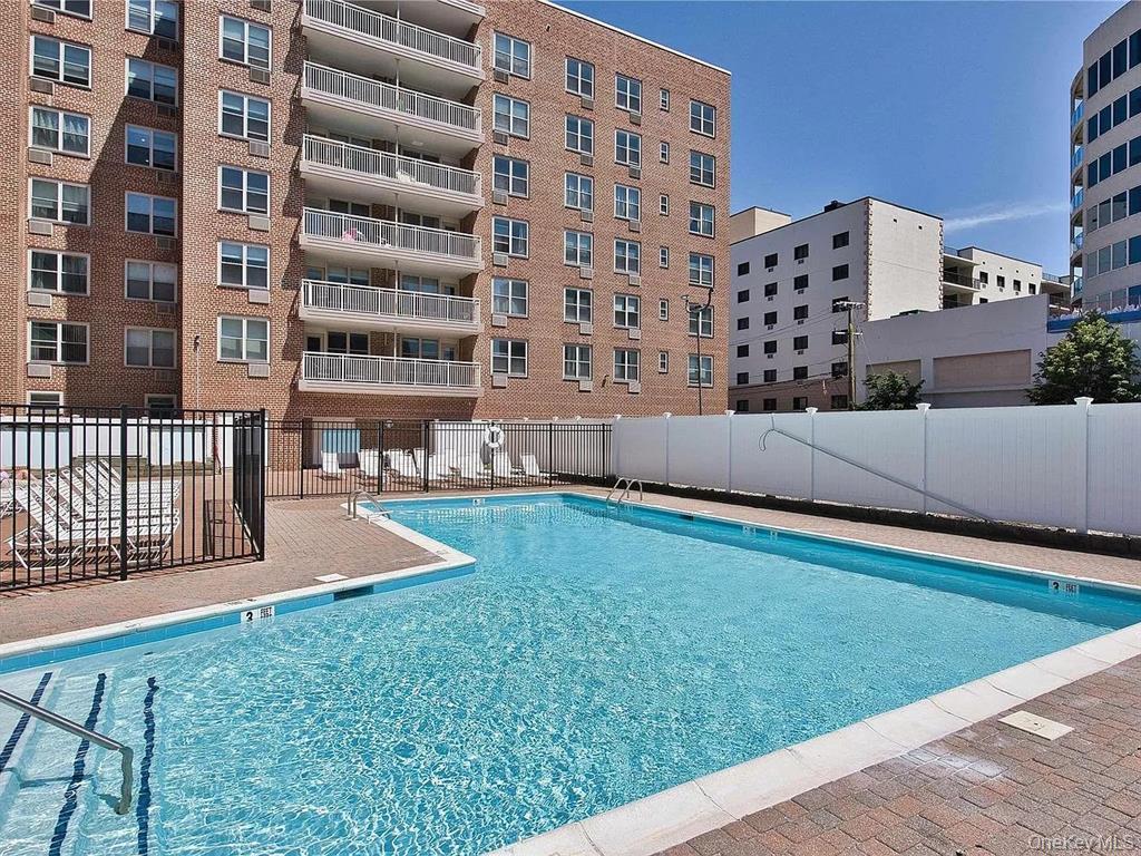 410 E Broadway 2f Property Photo 12