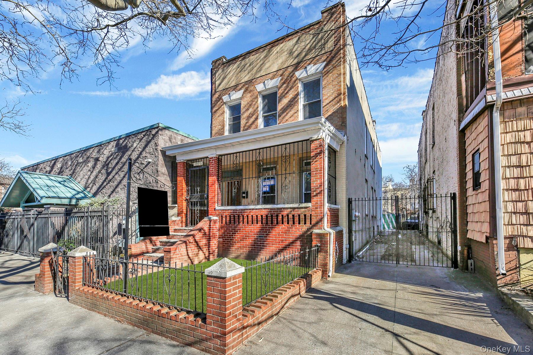 1973 Strauss Street Property Photo 1