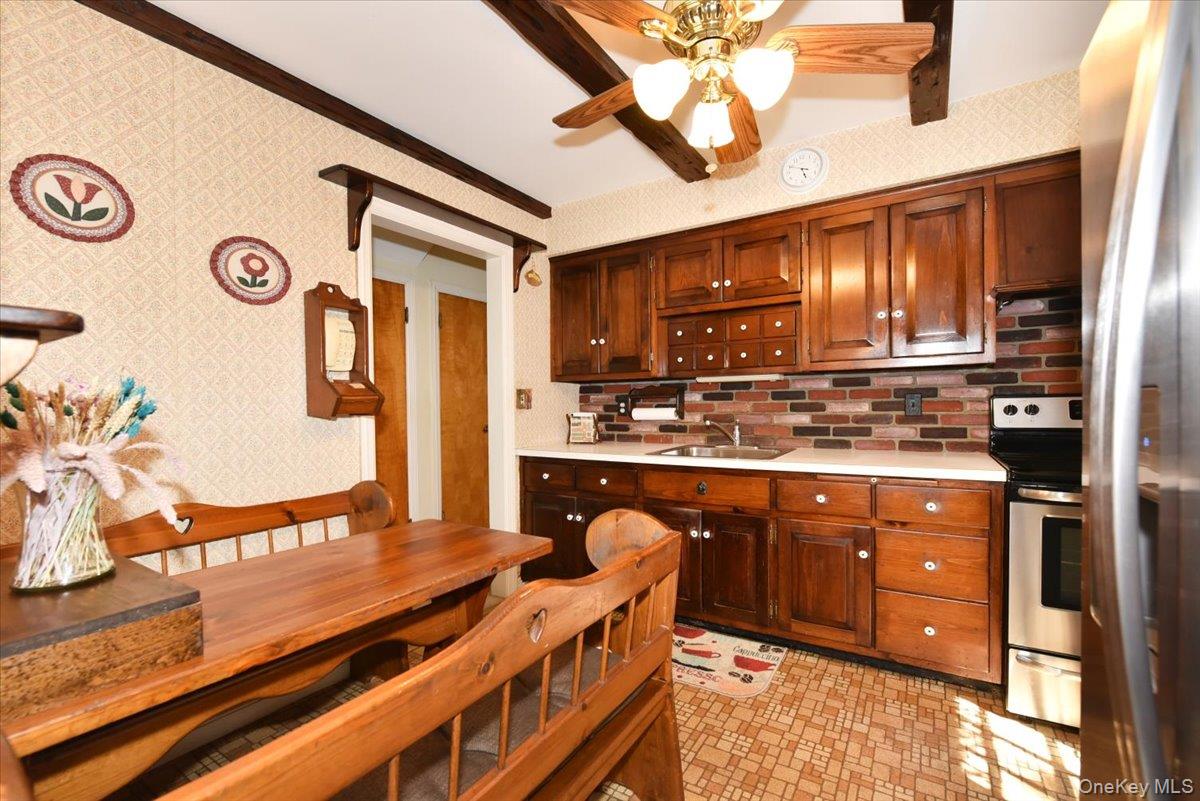 145 Benedict Avenue Property Photo 11