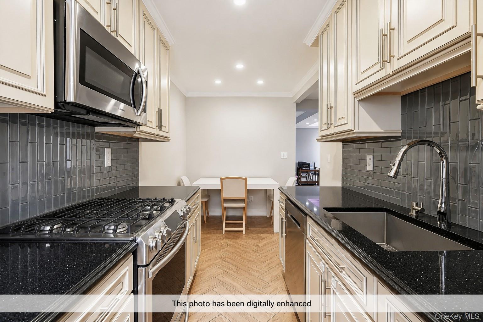 485 Bronx River Road A51 Property Photo 13