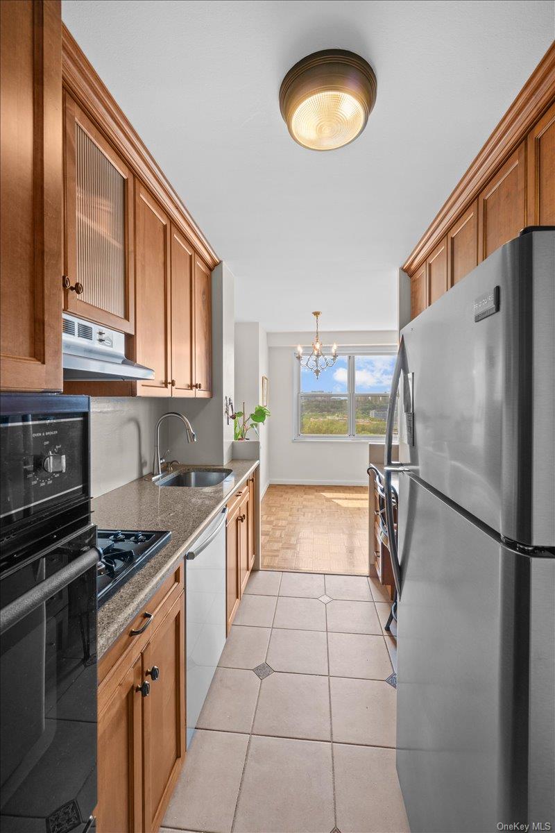 555 Kappock Street 10u Property Photo 7