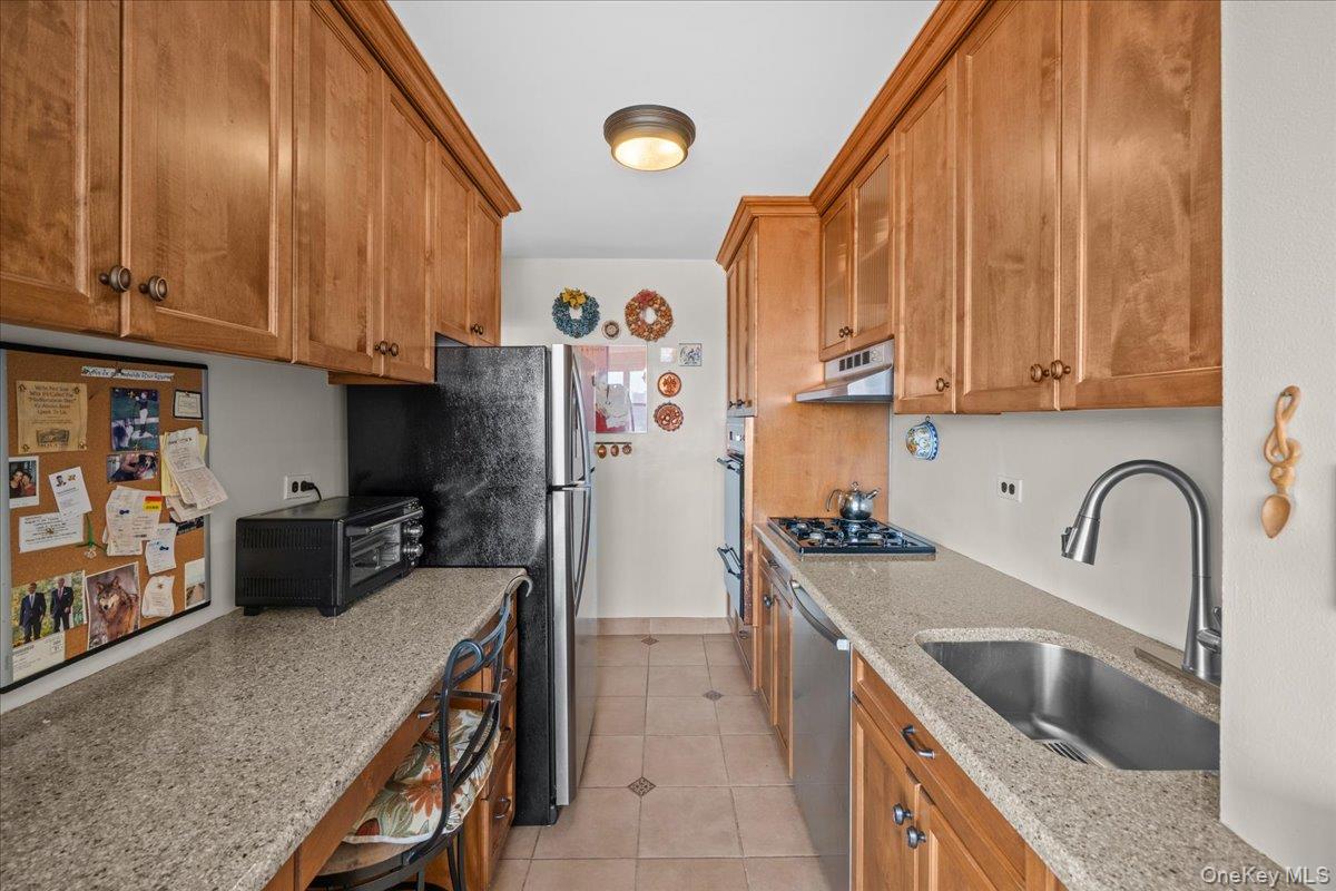 555 Kappock Street 10u Property Photo 9