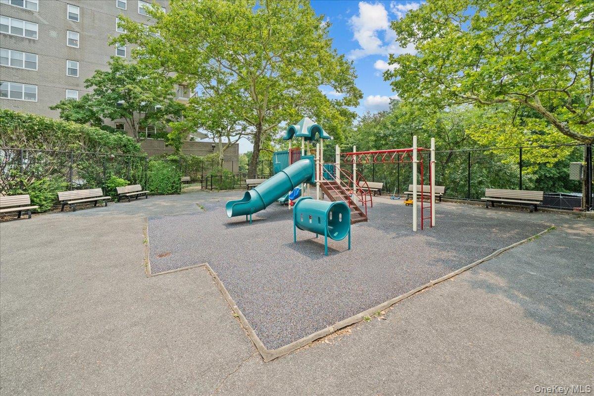 555 Kappock Street 10u Property Photo 31