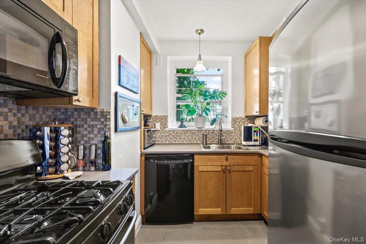 1360 Midland Avenue Te Property Photo 11