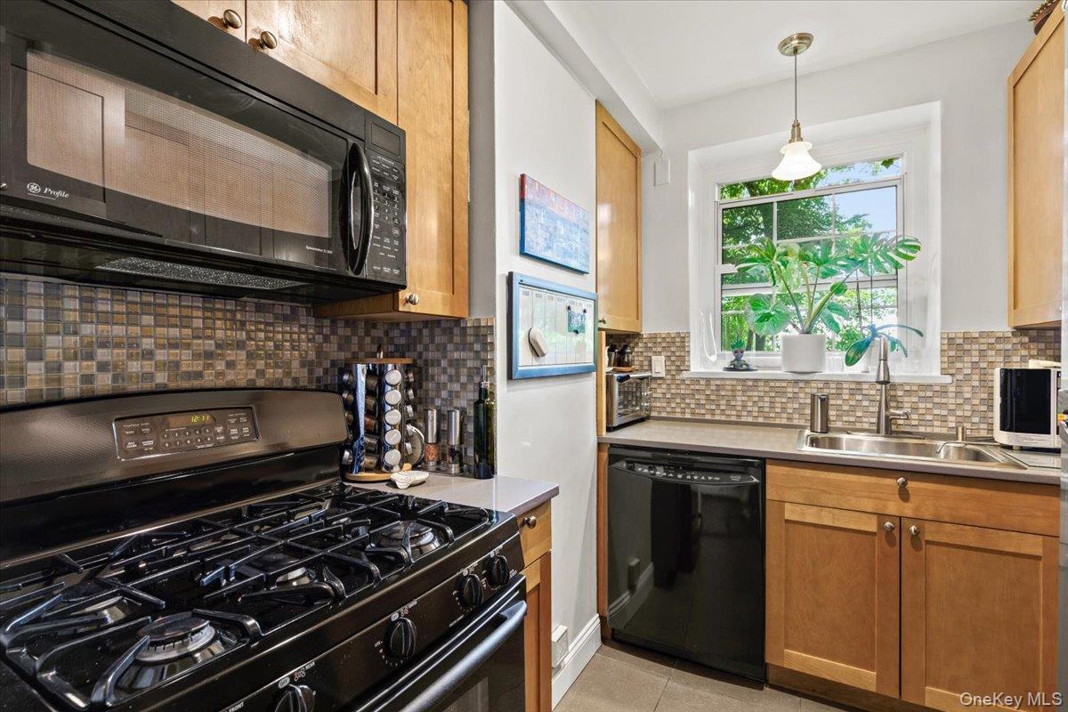 1360 Midland Avenue Te Property Photo 12