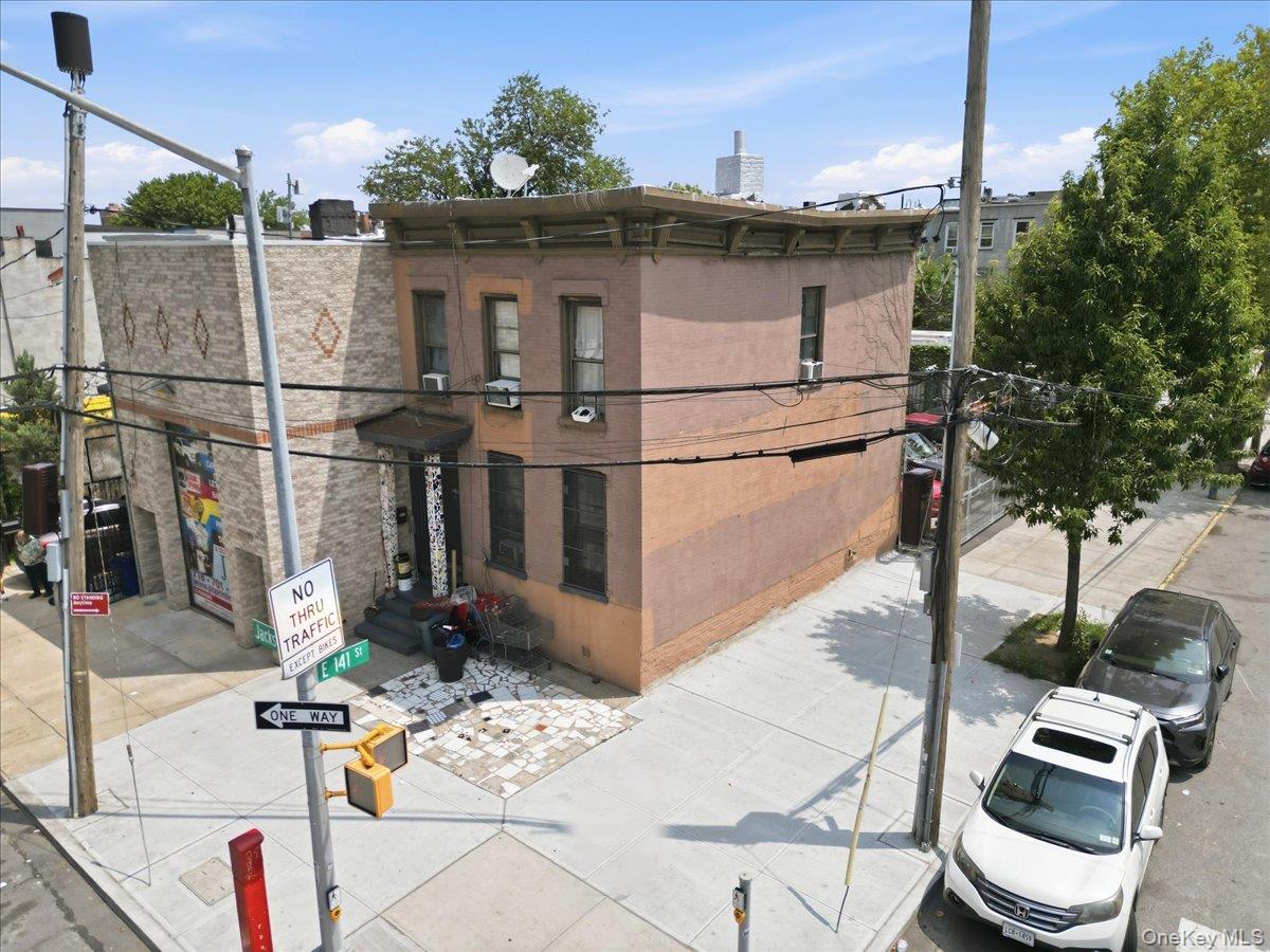 320 Jackson Avenue