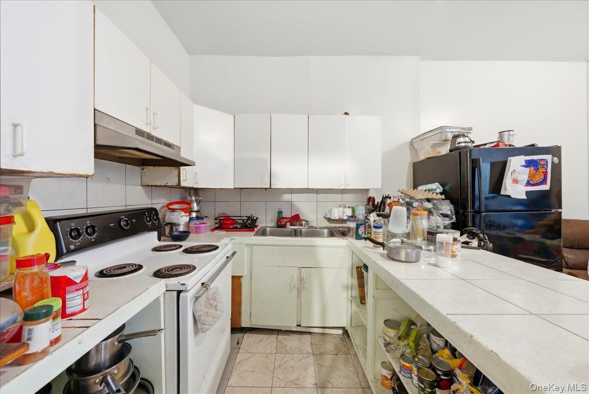 320 Jackson Avenue Property Photo 6