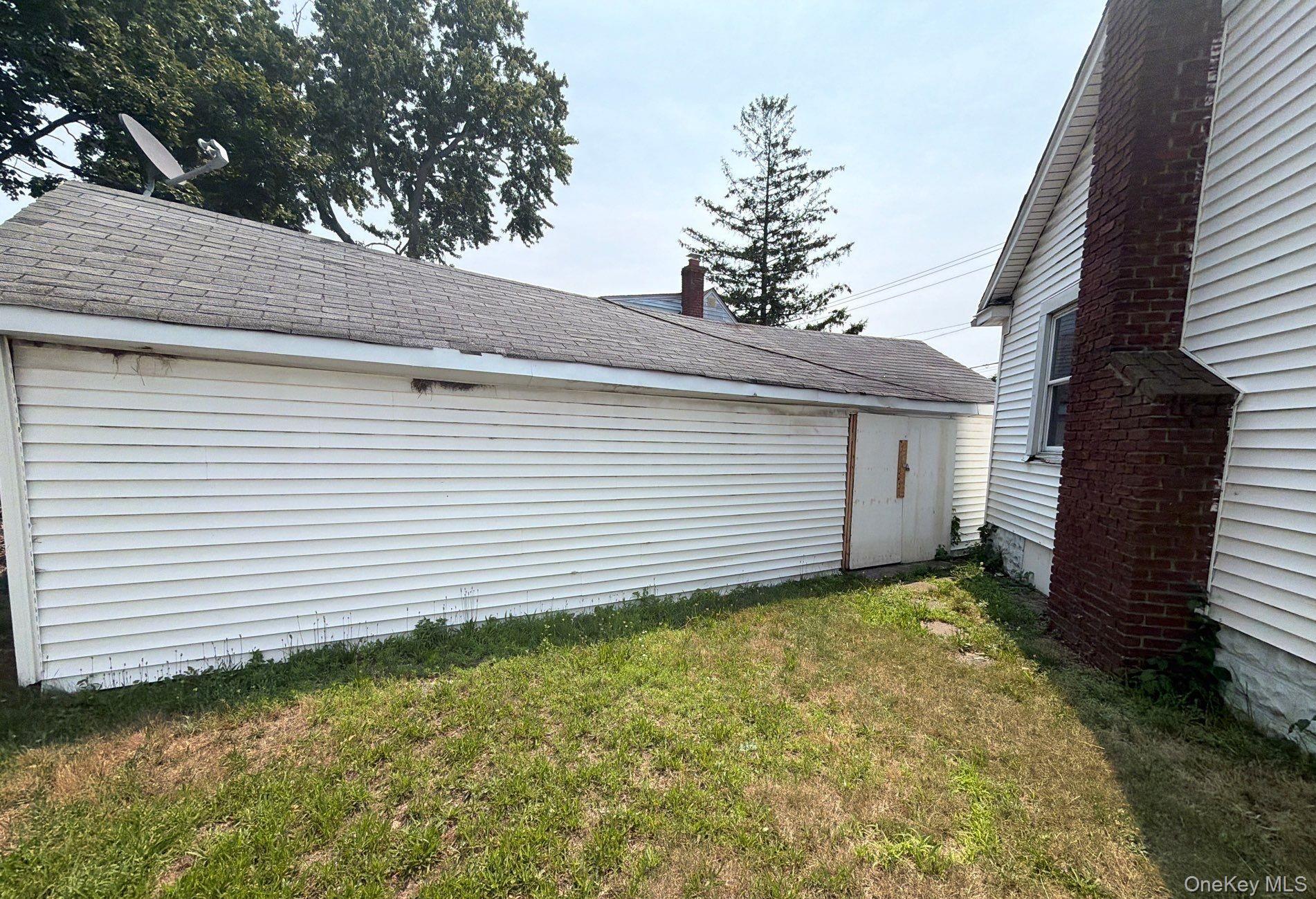 583 Straight Path Property Photo 17