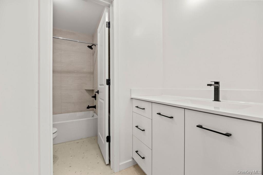 105 N Cole Avenue 213 Property Photo 26