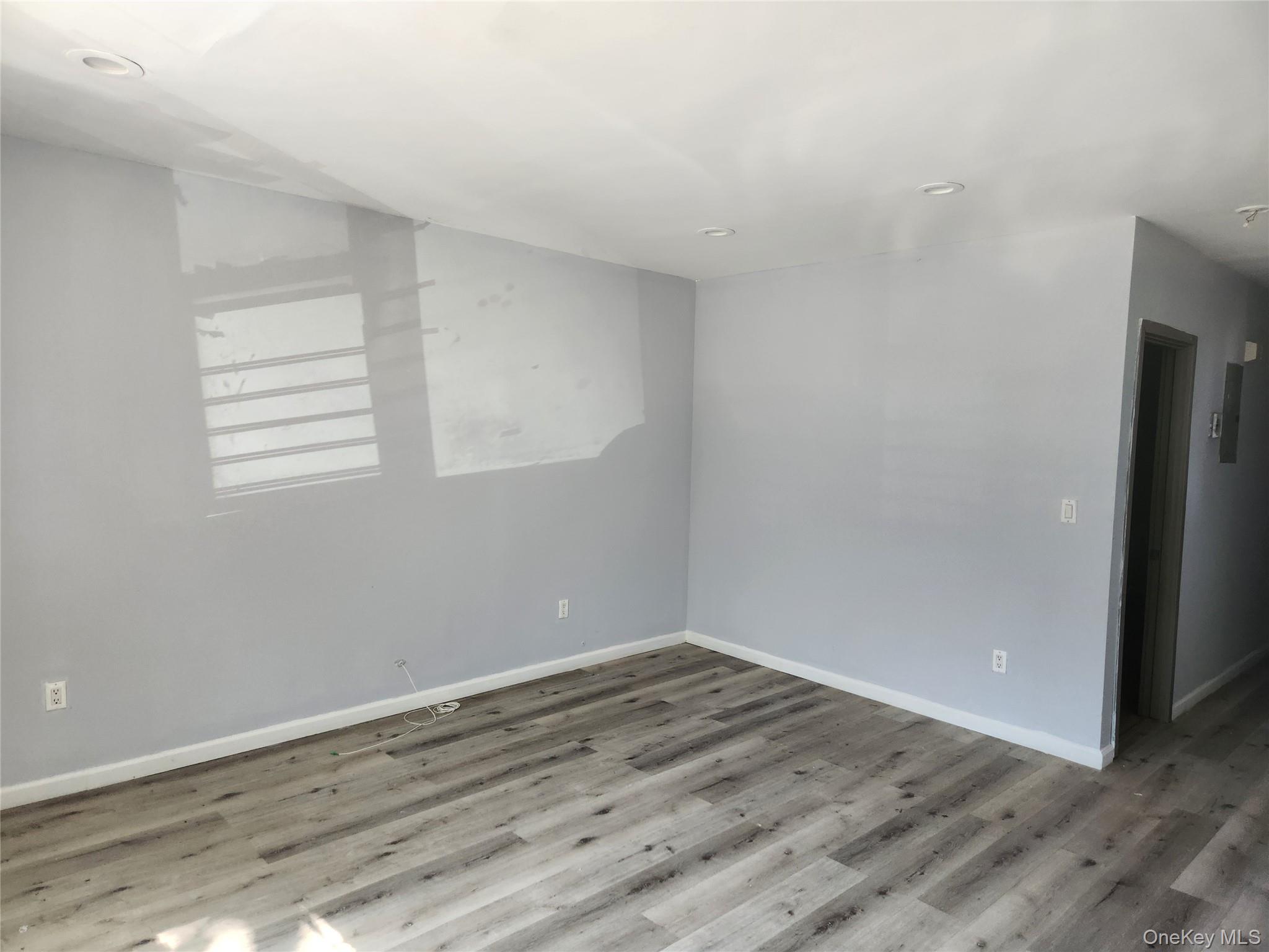 459 S 5th Avenue Property Photo 4