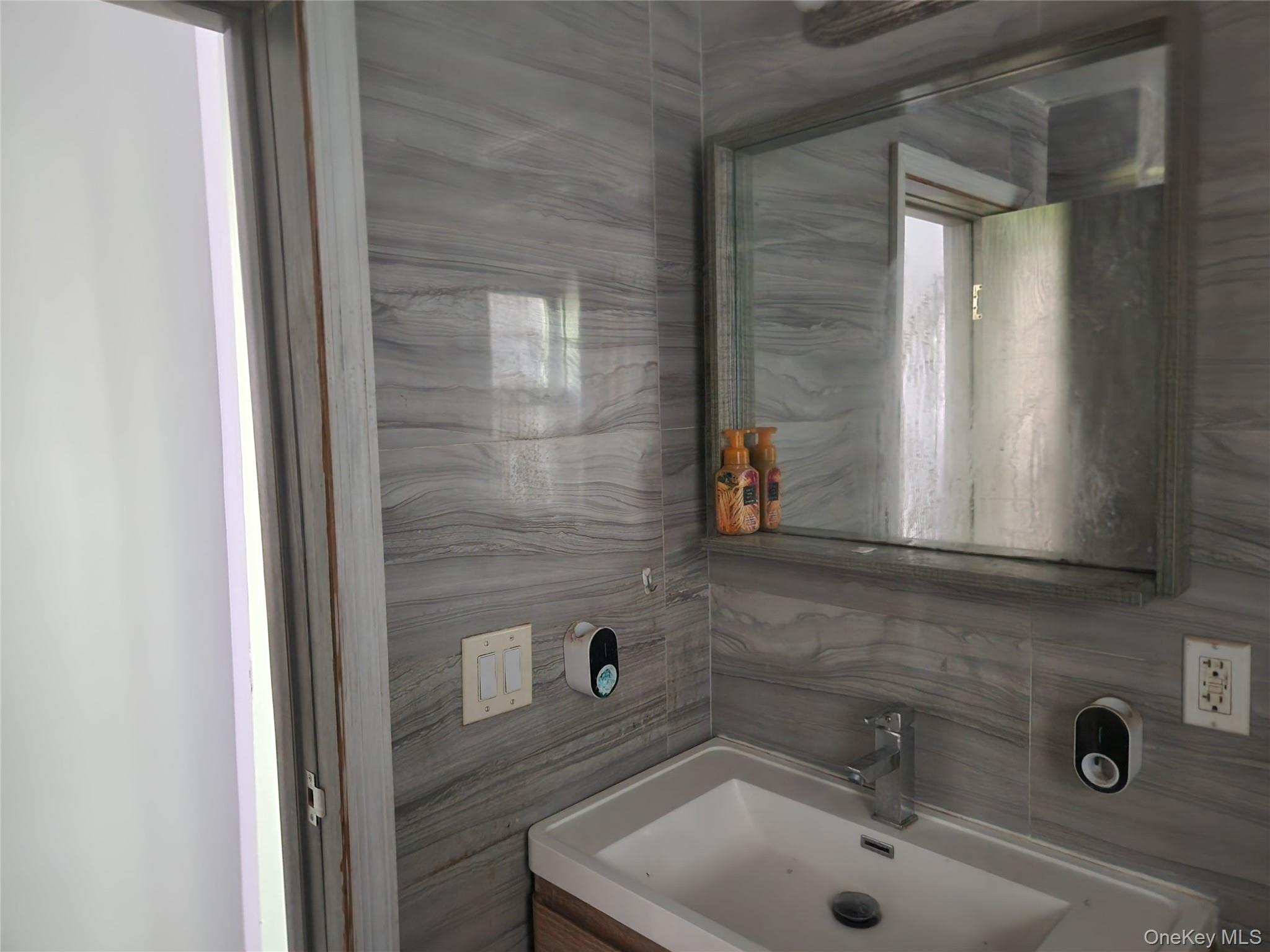 459 S 5th Avenue Property Photo 6