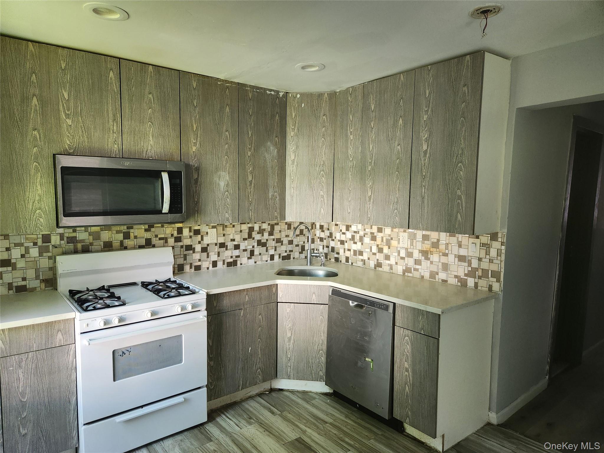 459 S 5th Avenue Property Photo 8