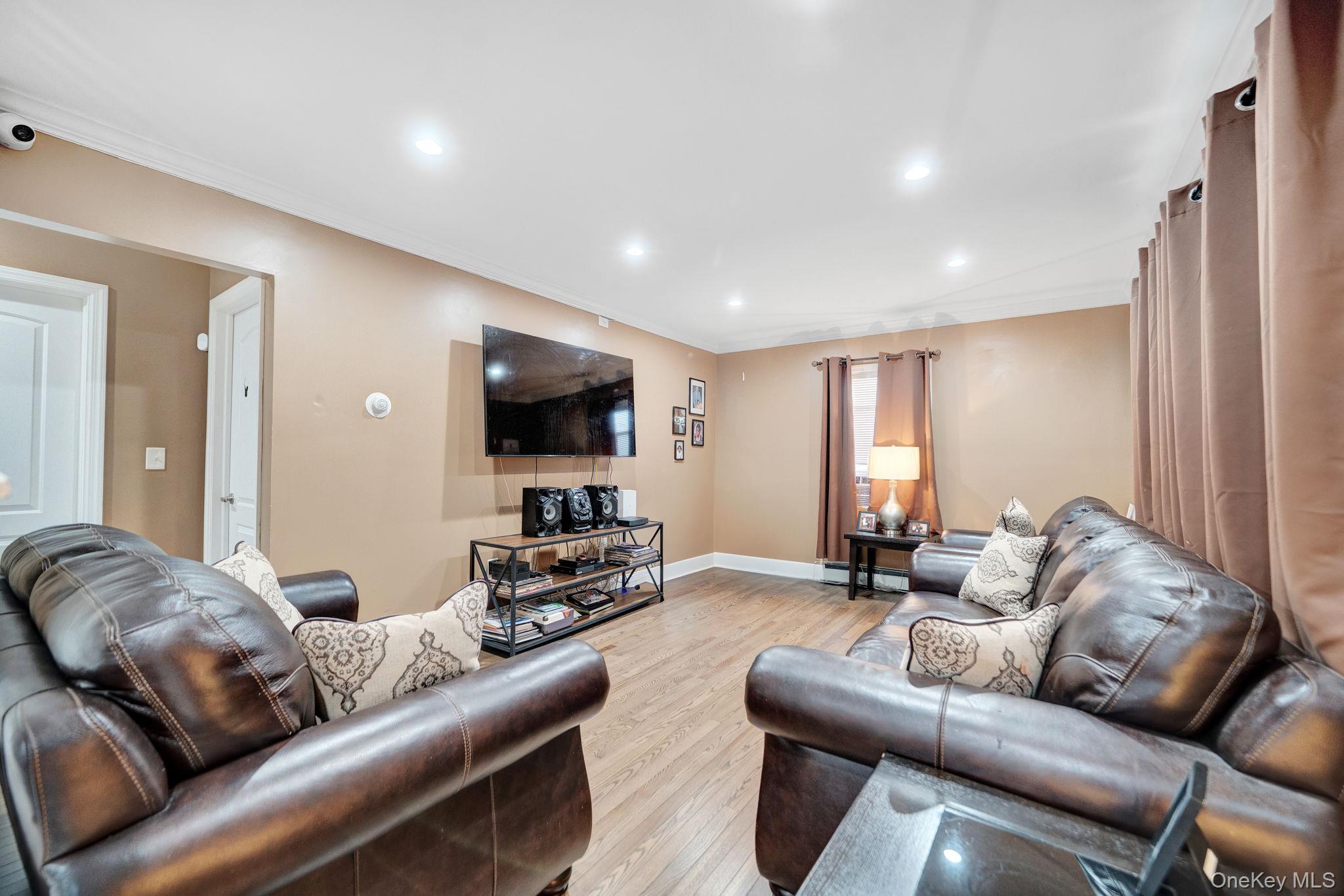 258 Fairview Boulevard Property Photo 3