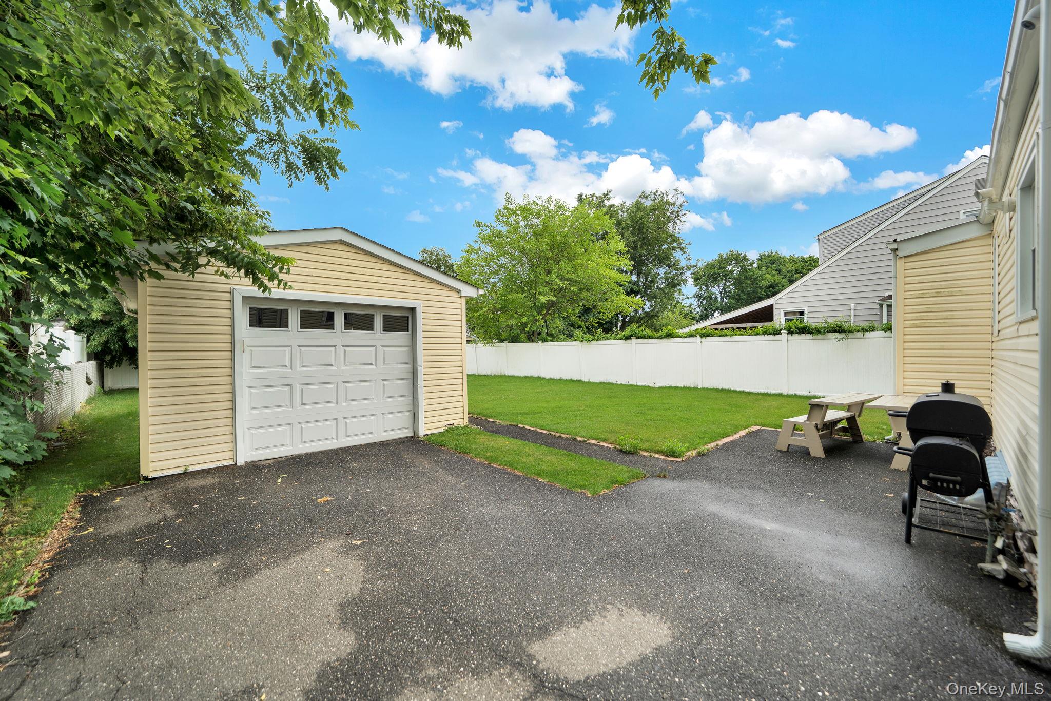 258 Fairview Boulevard Property Photo 25