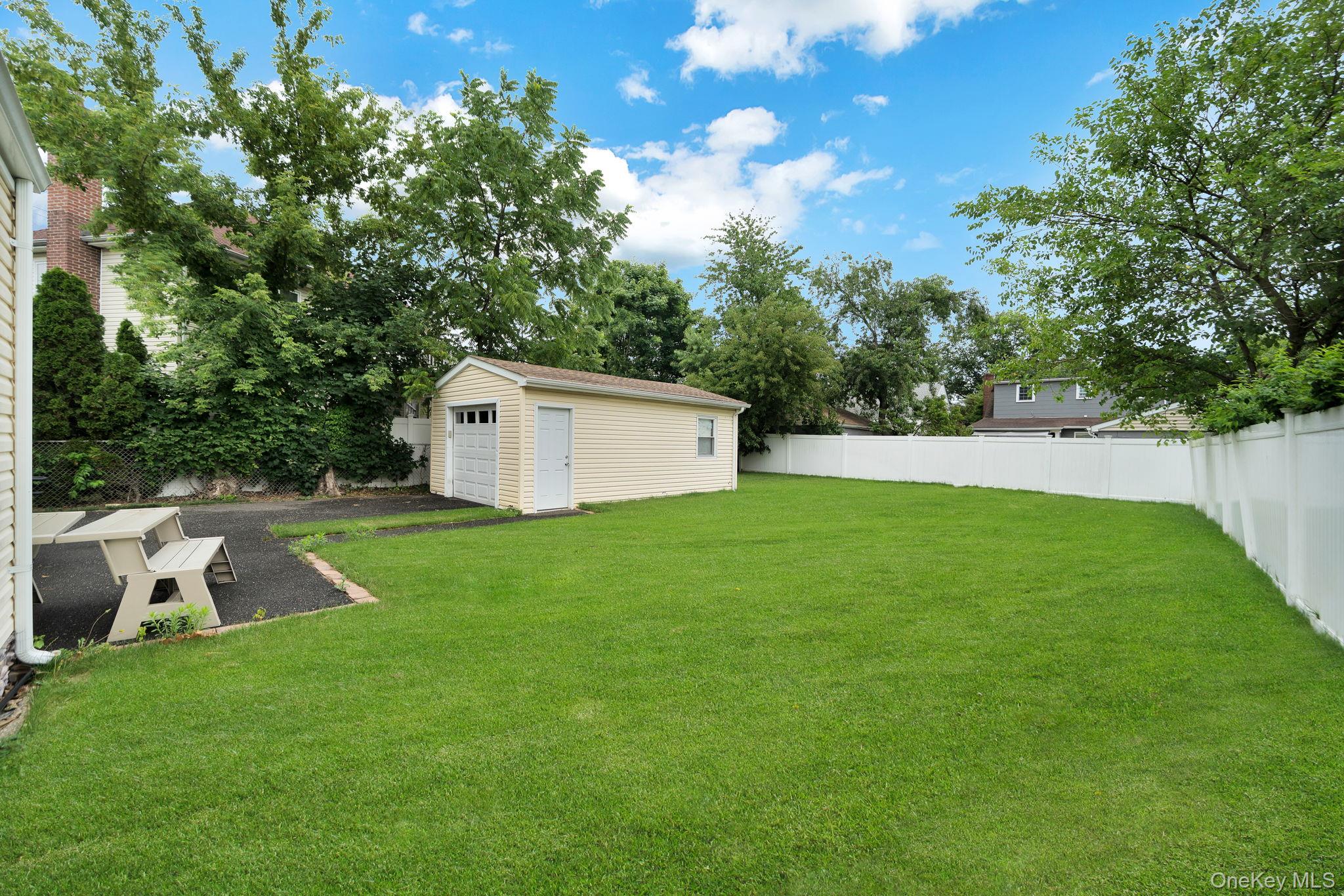 258 Fairview Boulevard Property Photo 26