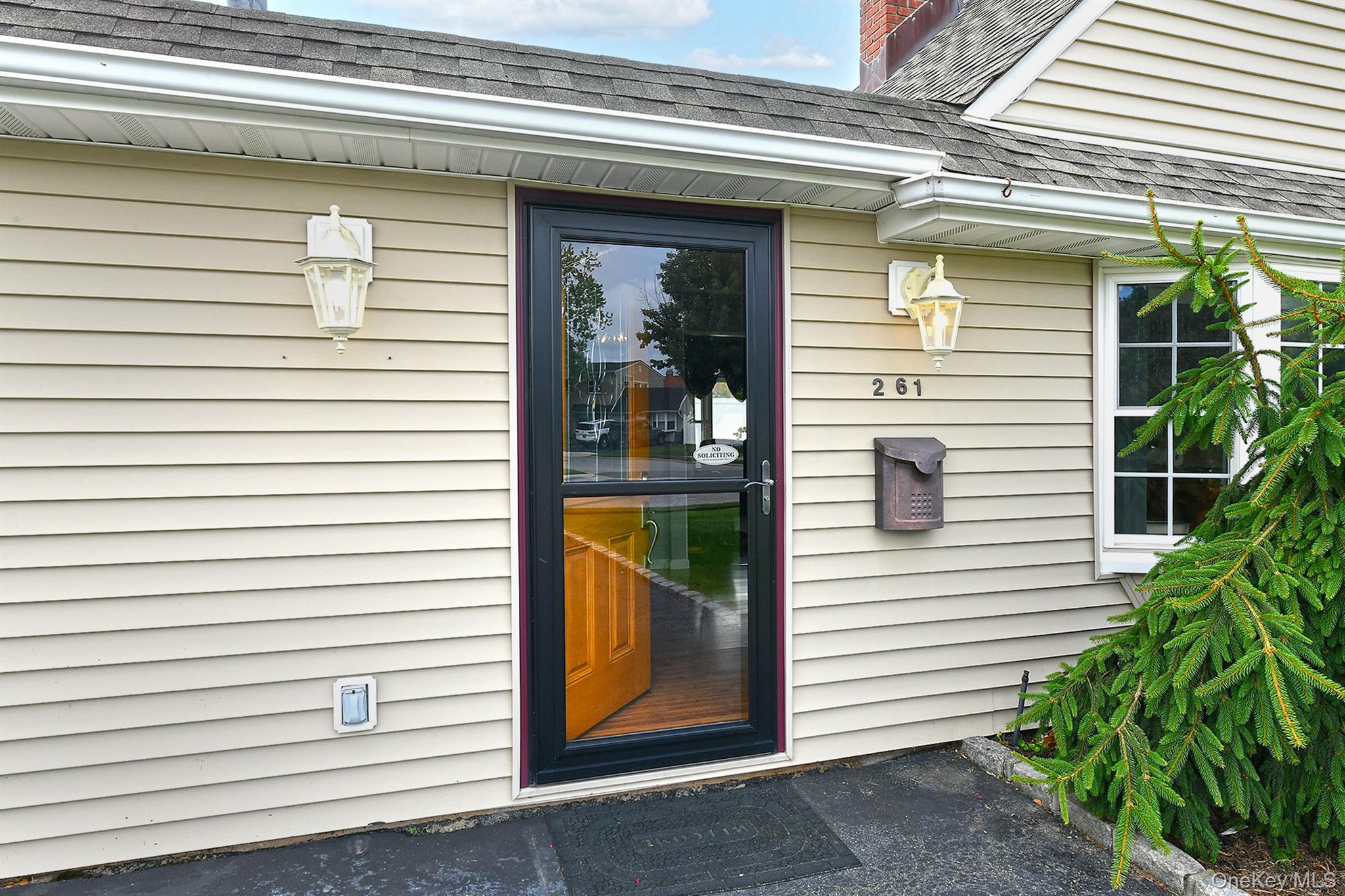 261 Elm Drive Property Photo 4