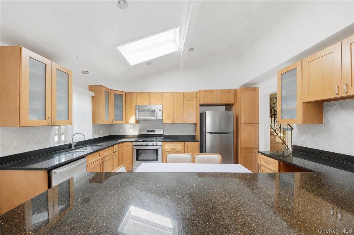 14 Glenn Place Property Photo 17