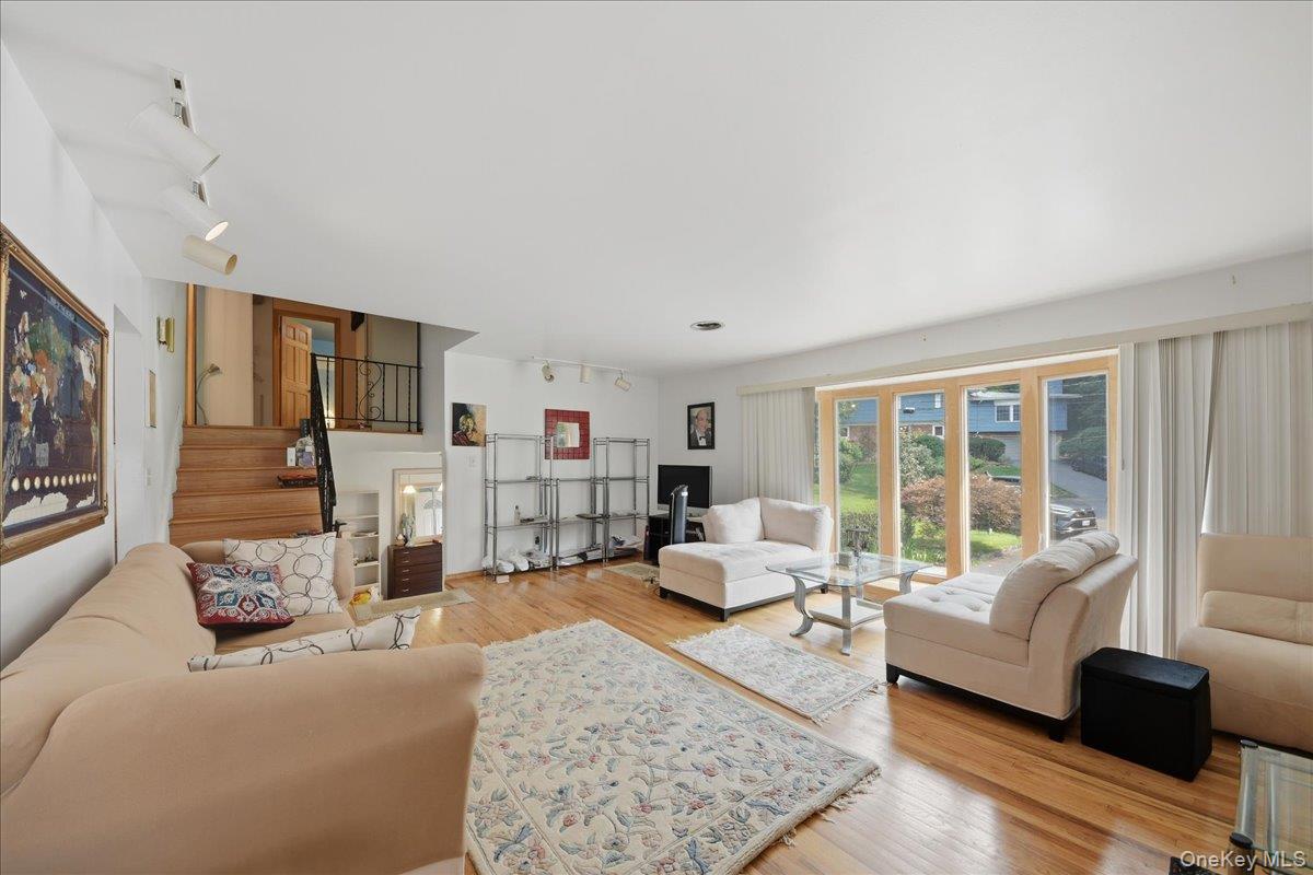 14 Glenn Place Property Photo 24