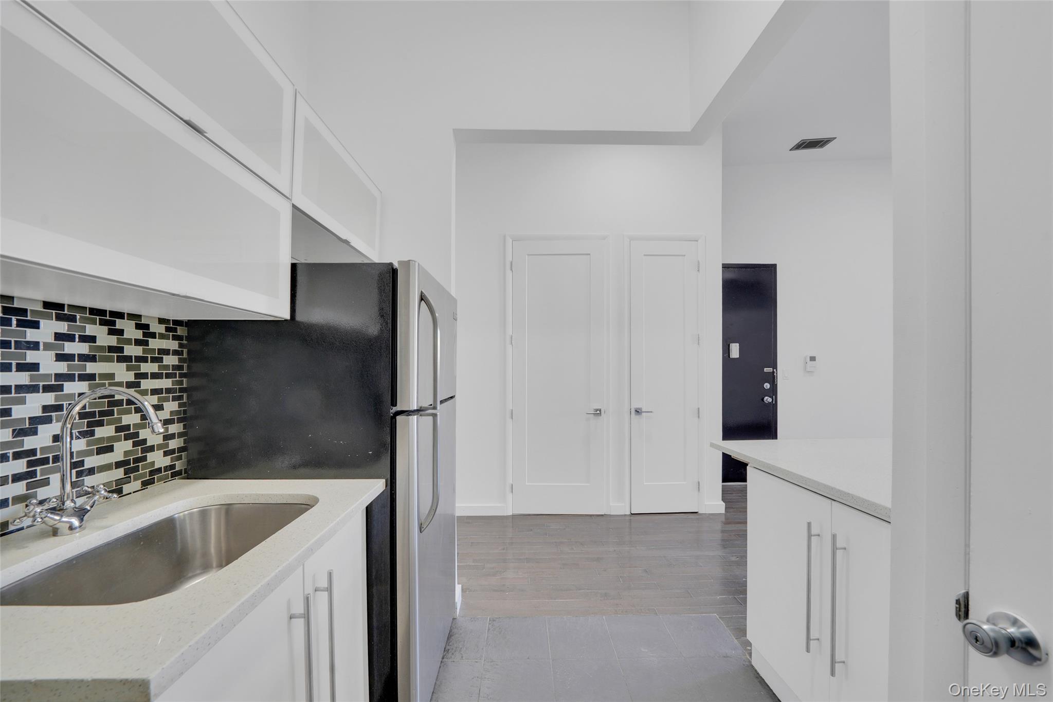1106 Halsey Street Property Photo 3