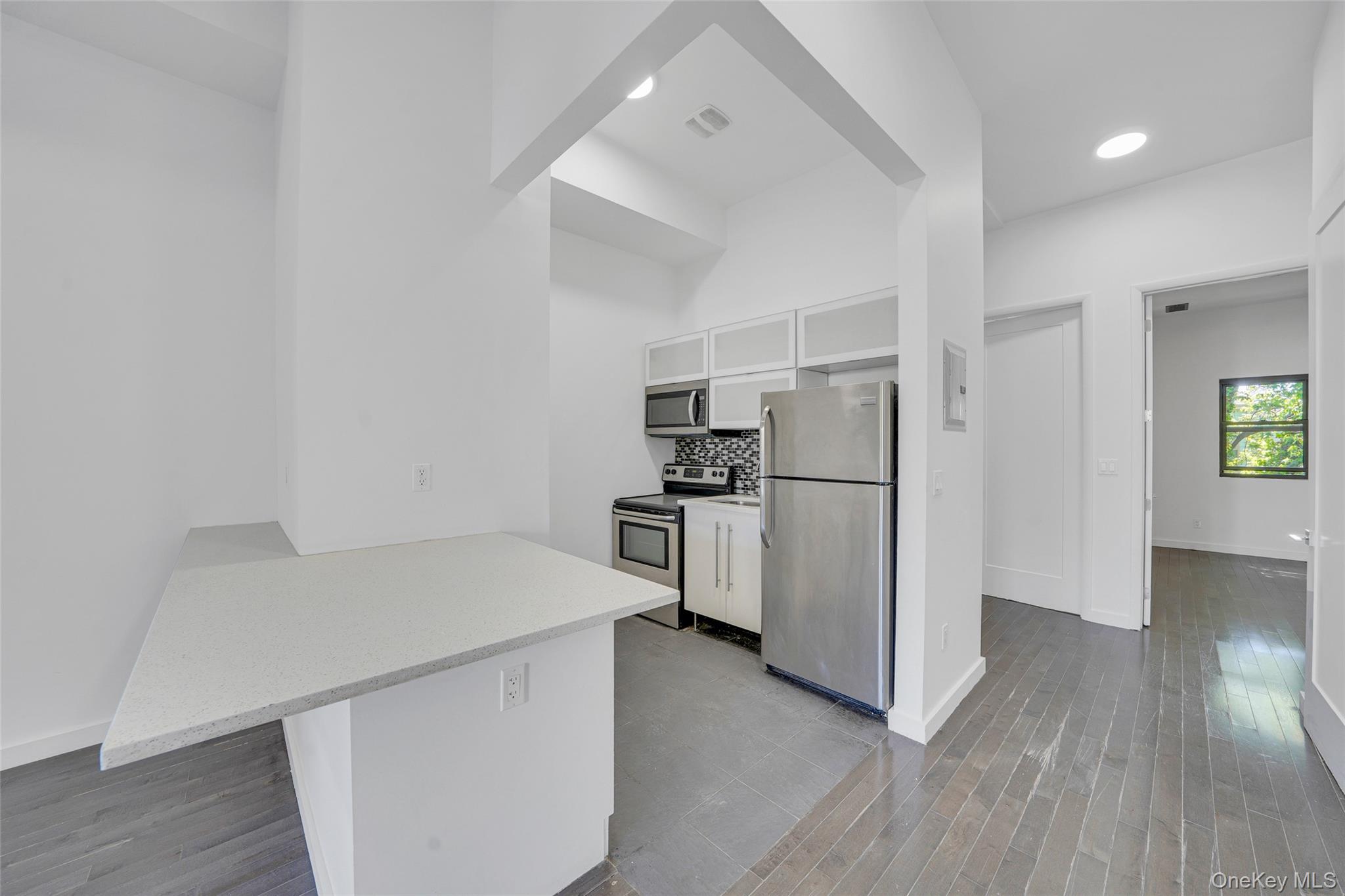 1106 Halsey Street Property Photo 6