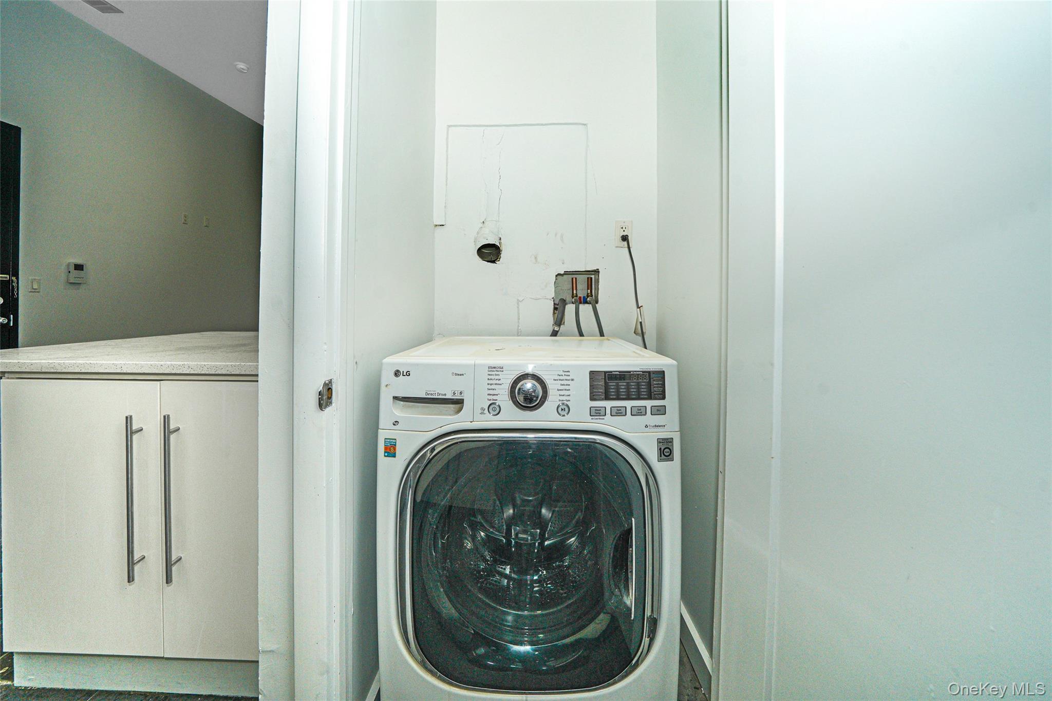 1106 Halsey Street Property Photo 9