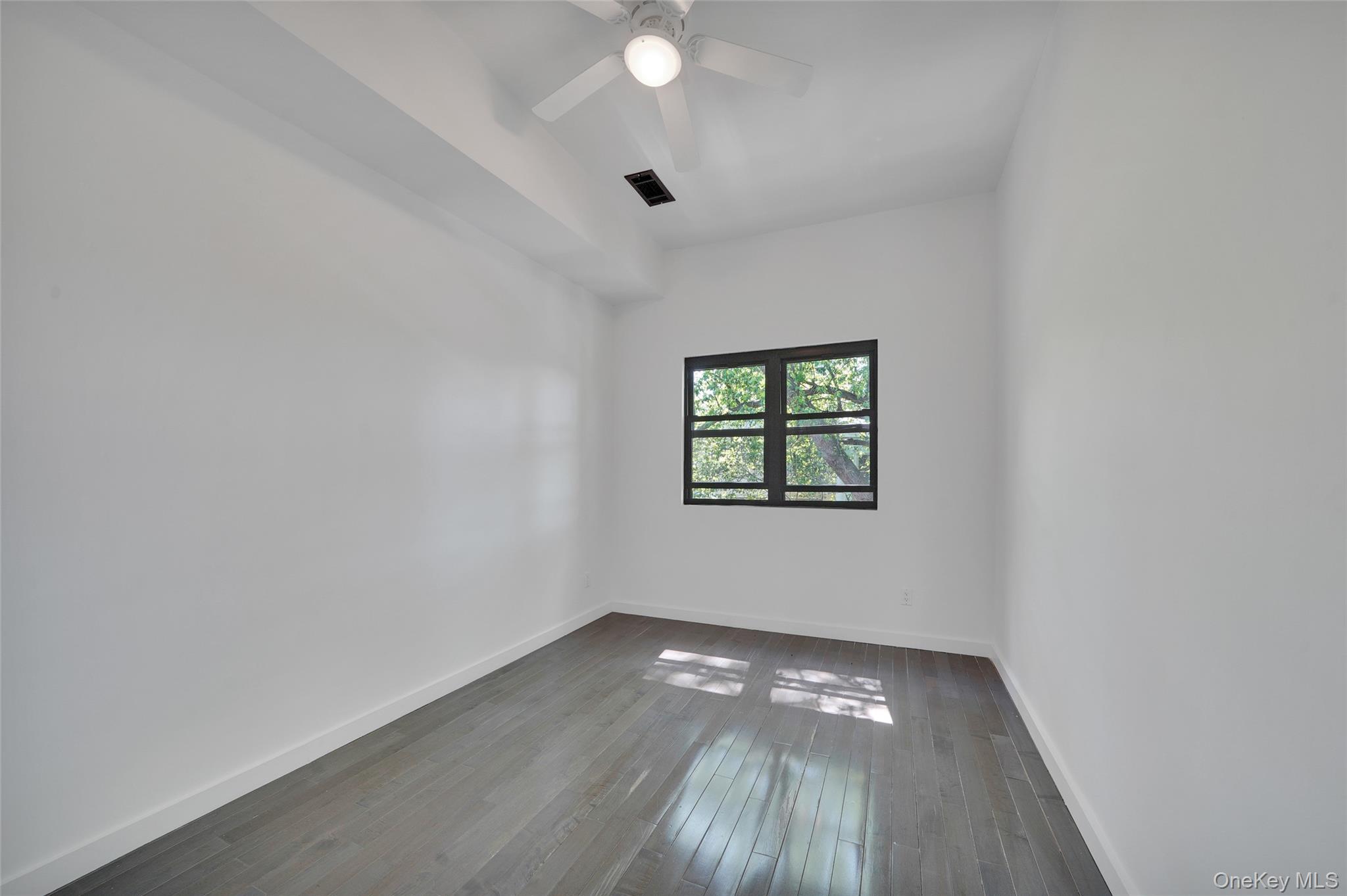 1106 Halsey Street Property Photo 21