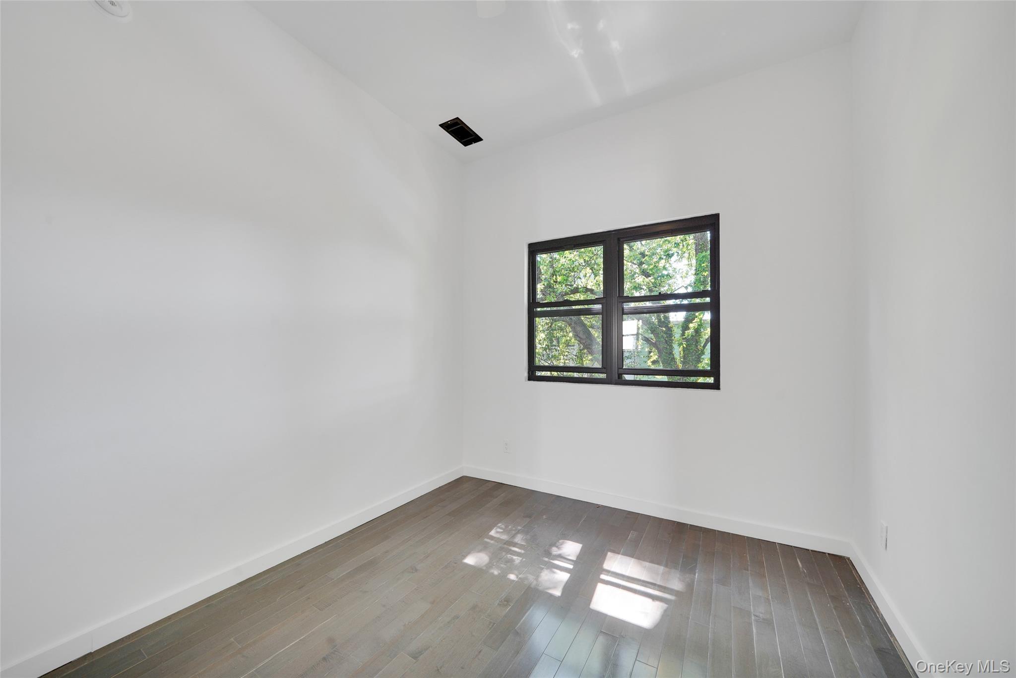 1106 Halsey Street Property Photo 23