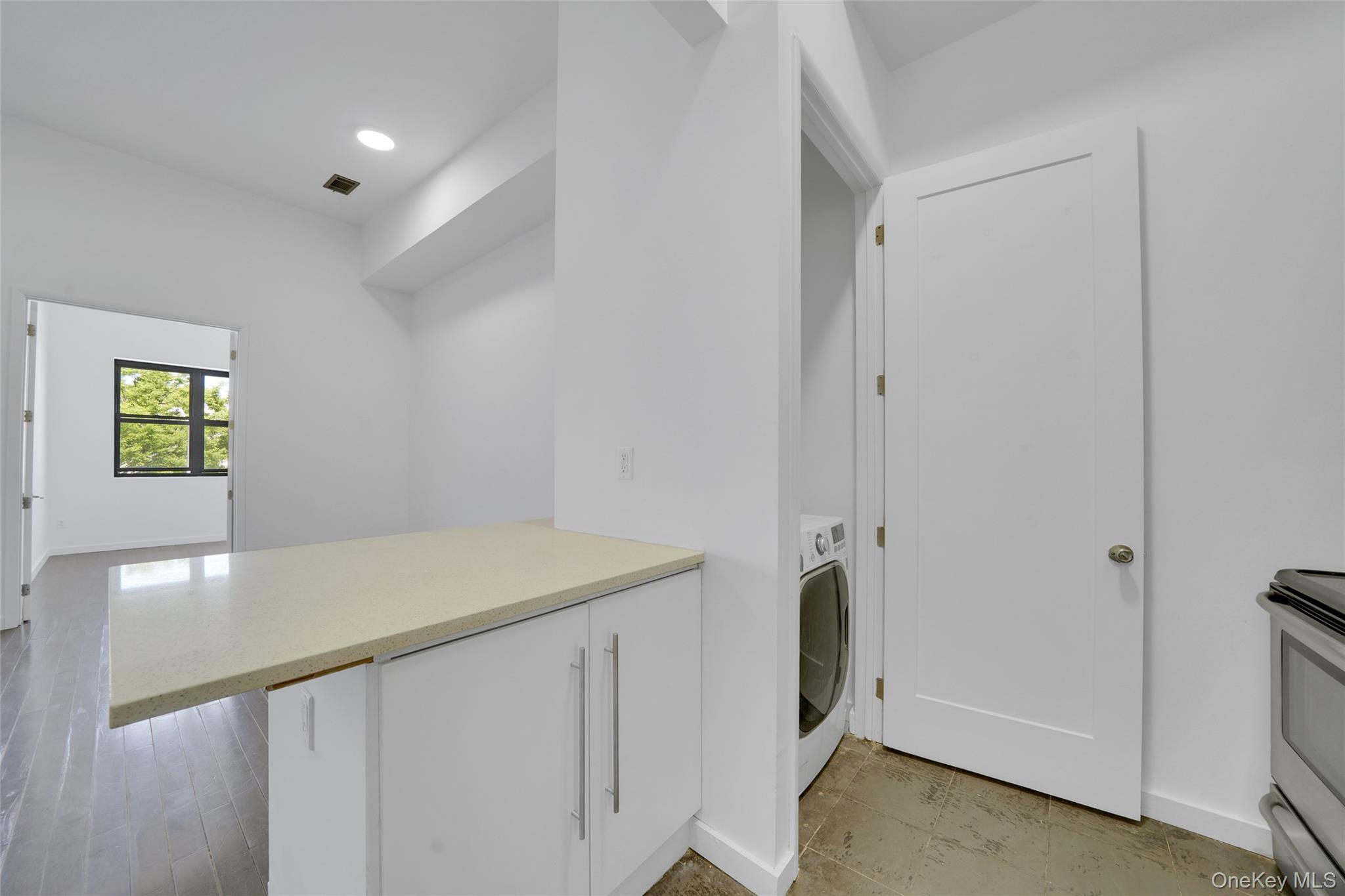 1106 Halsey Street Property Photo 25
