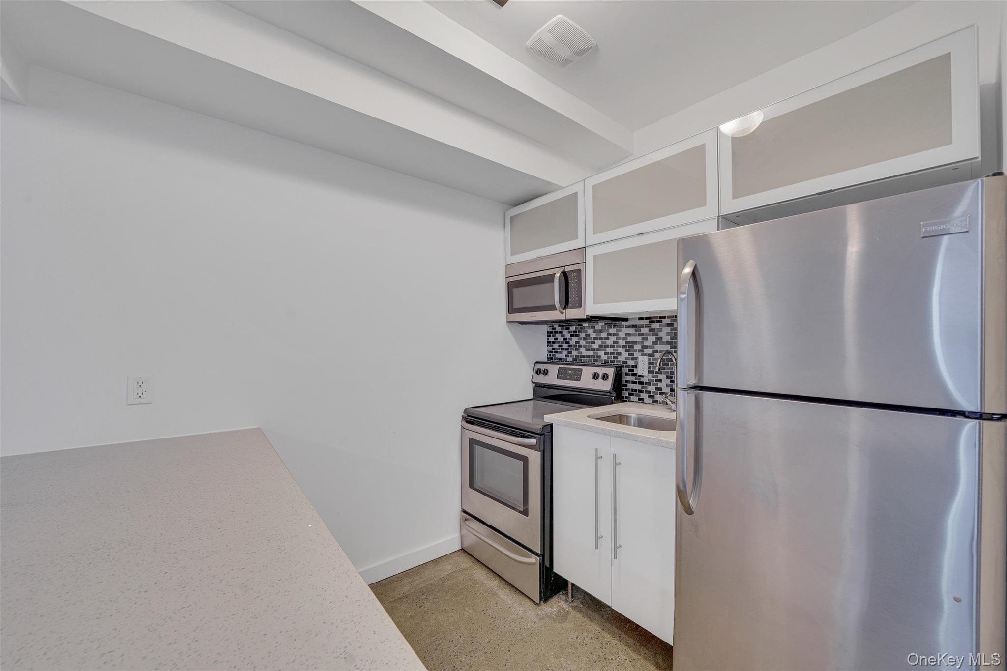 1106 Halsey Street Property Photo 32