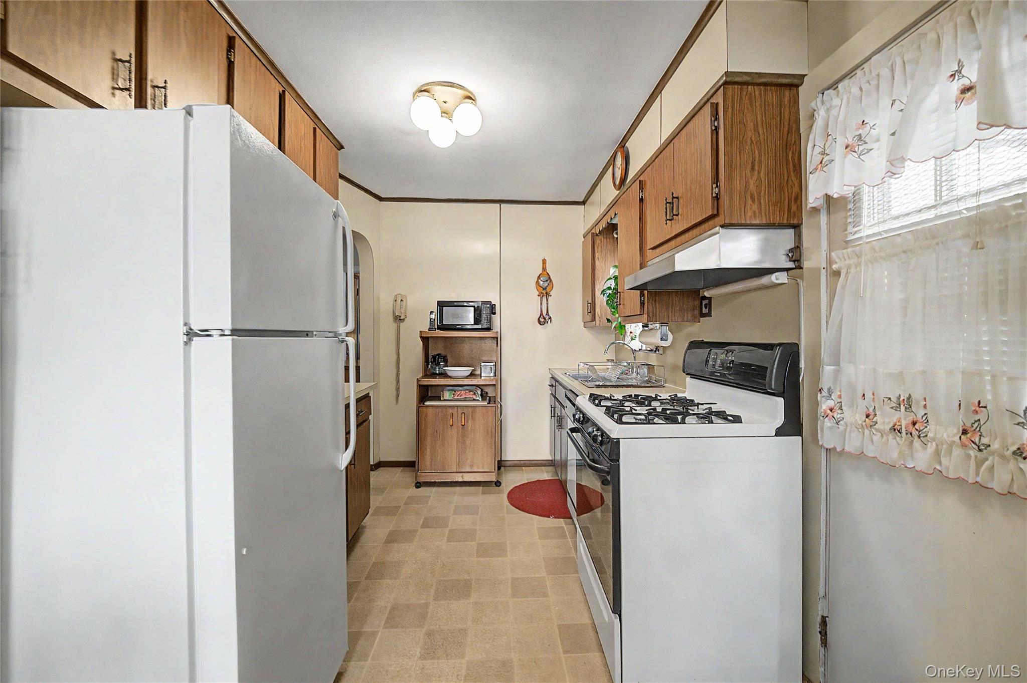 8007 250th Street Property Photo 9